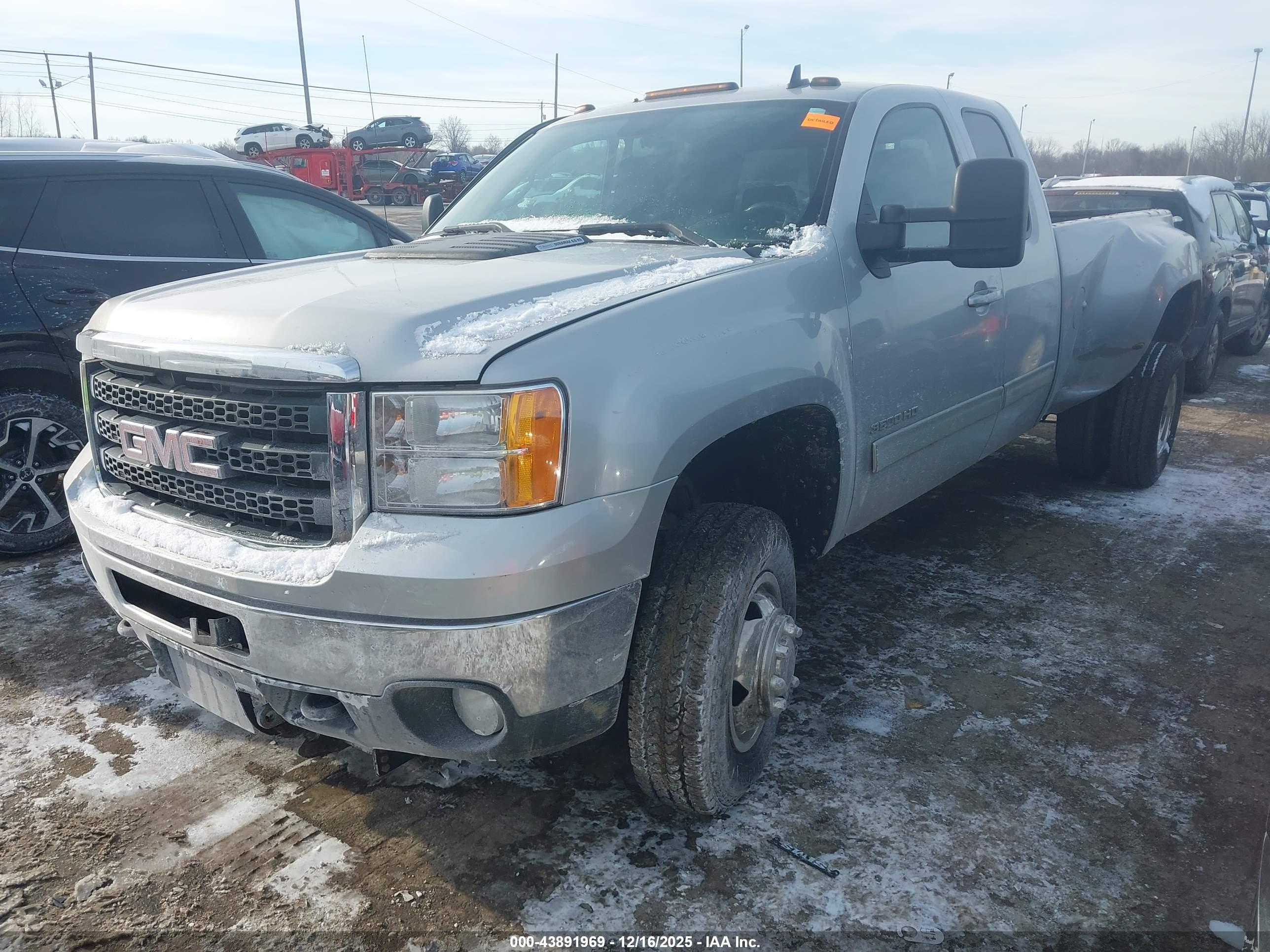 GMC SIERRA image 2