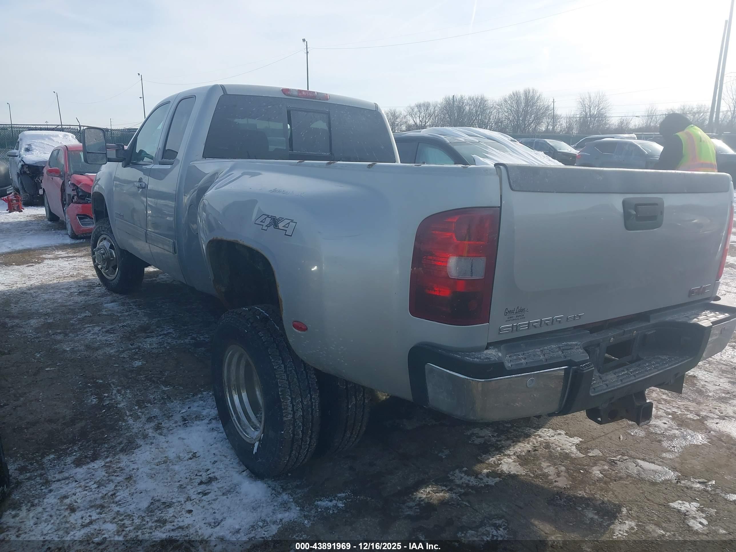 GMC SIERRA image 3