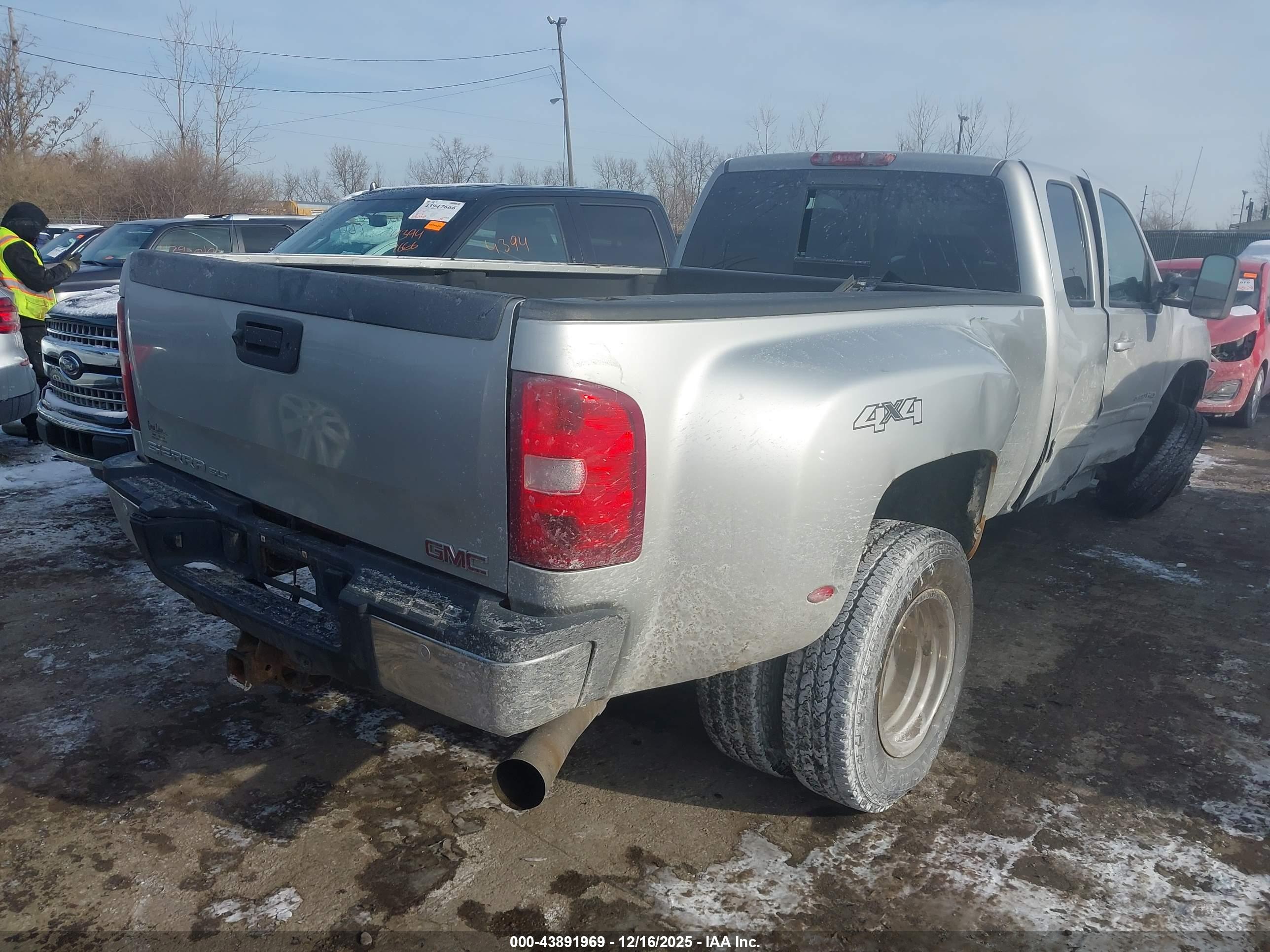 GMC SIERRA image 4