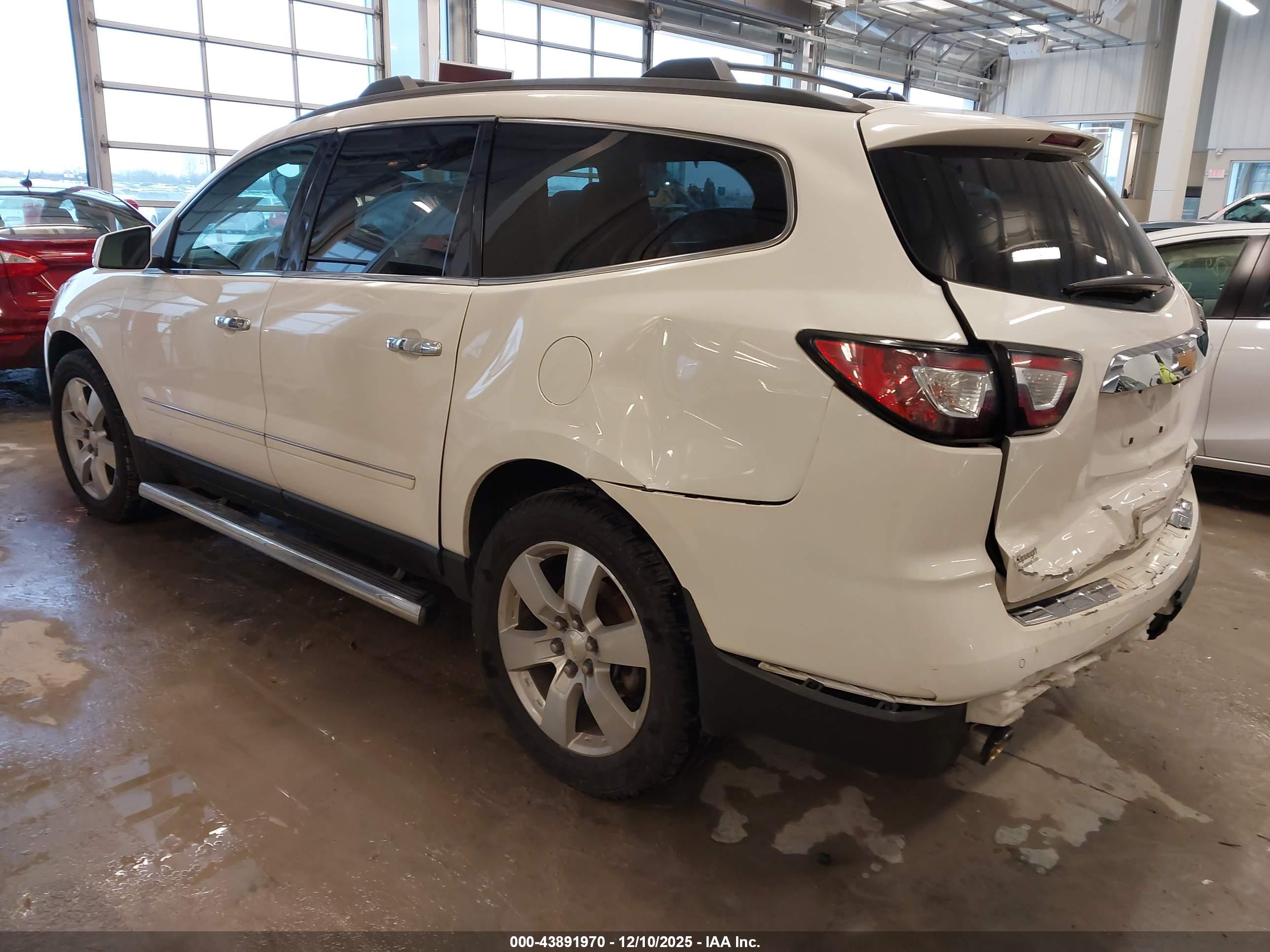 CHEVROLET TRAVERSE image 3