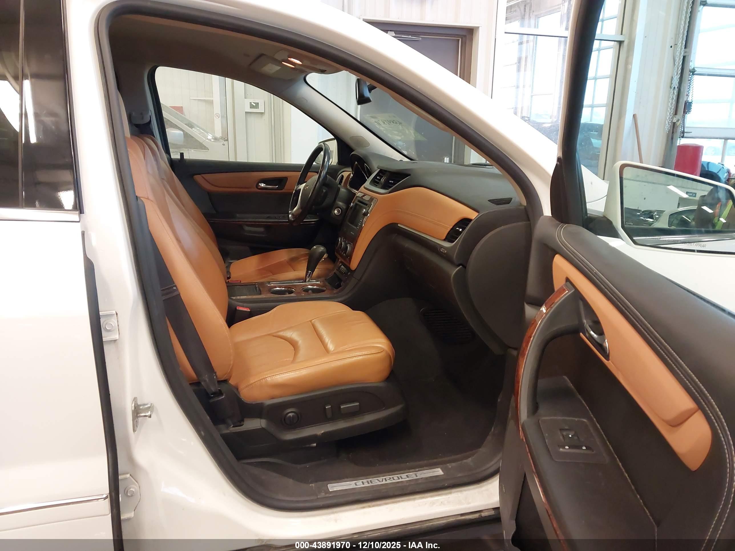 CHEVROLET TRAVERSE image 5