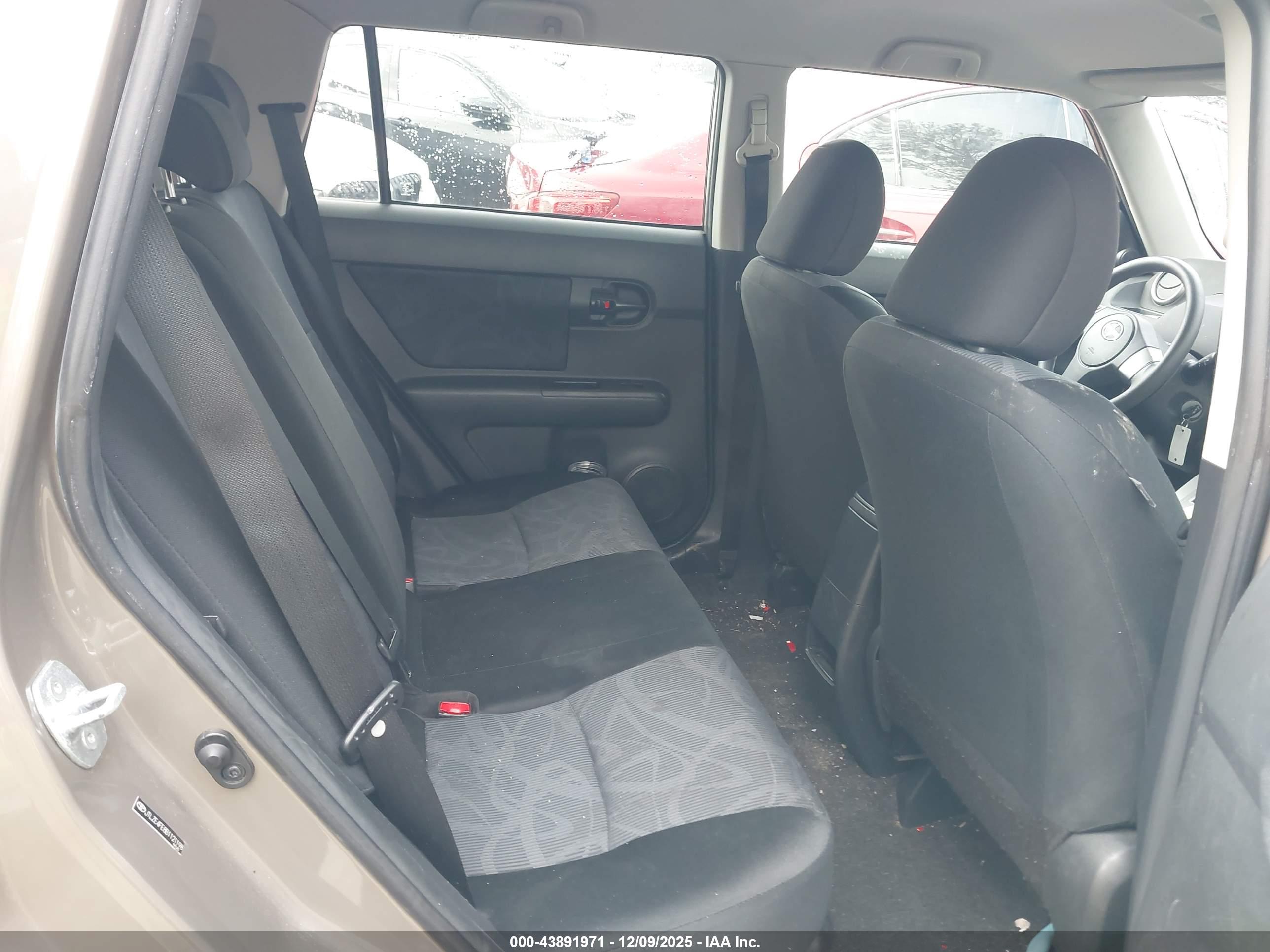 SCION XB image 8