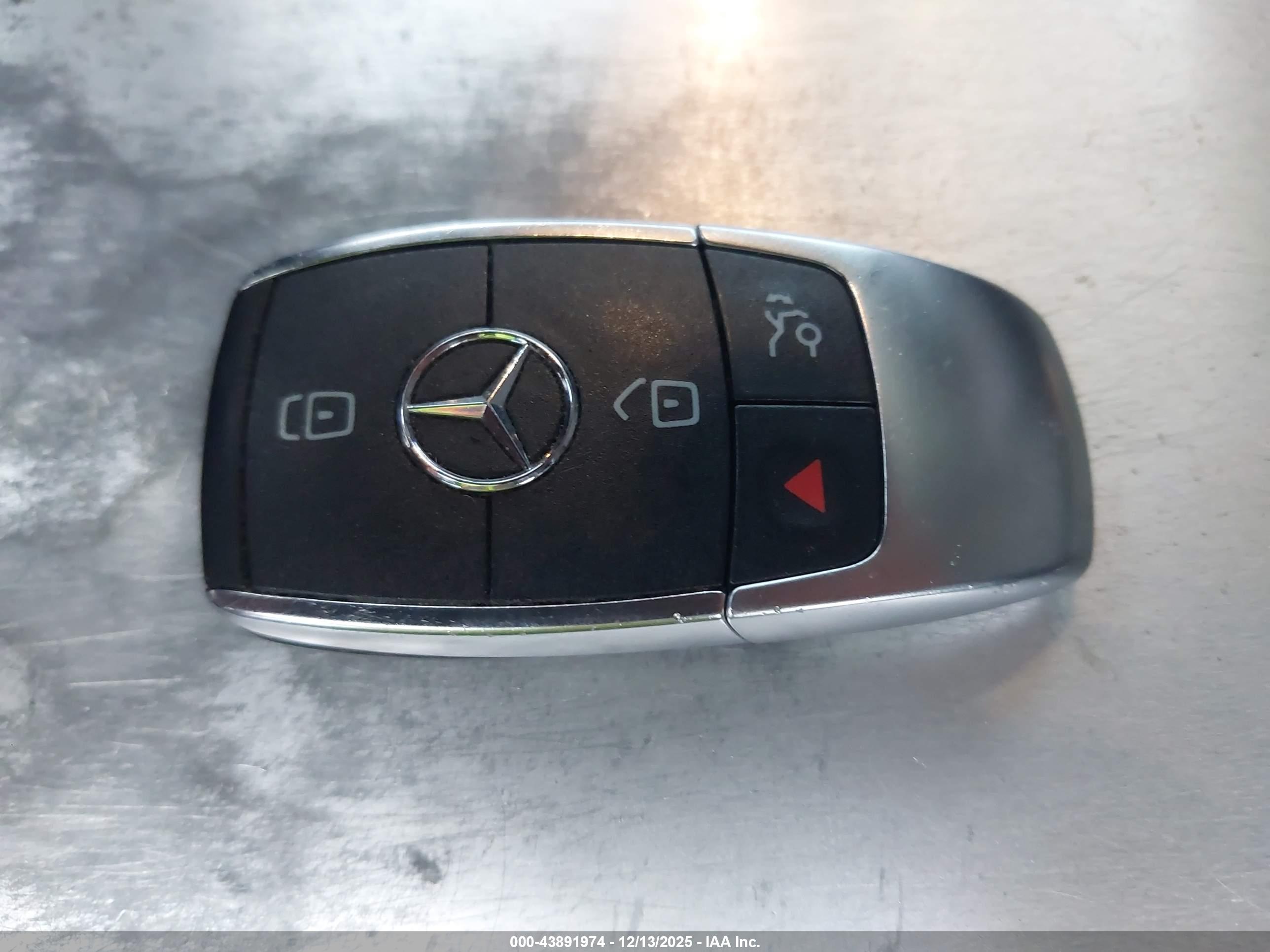 MERCEDES-BENZ GLE image 11