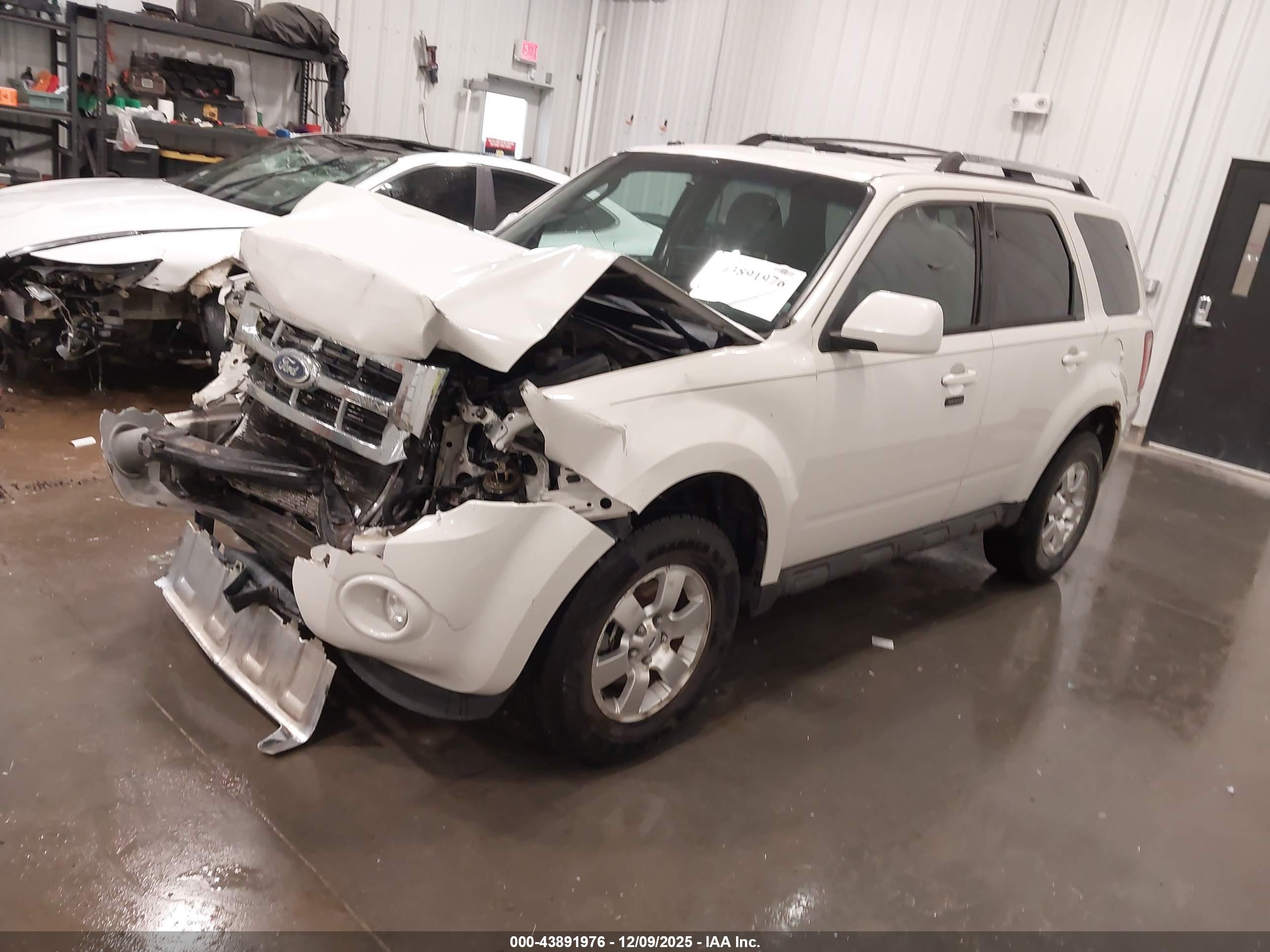 FORD ESCAPE image 2