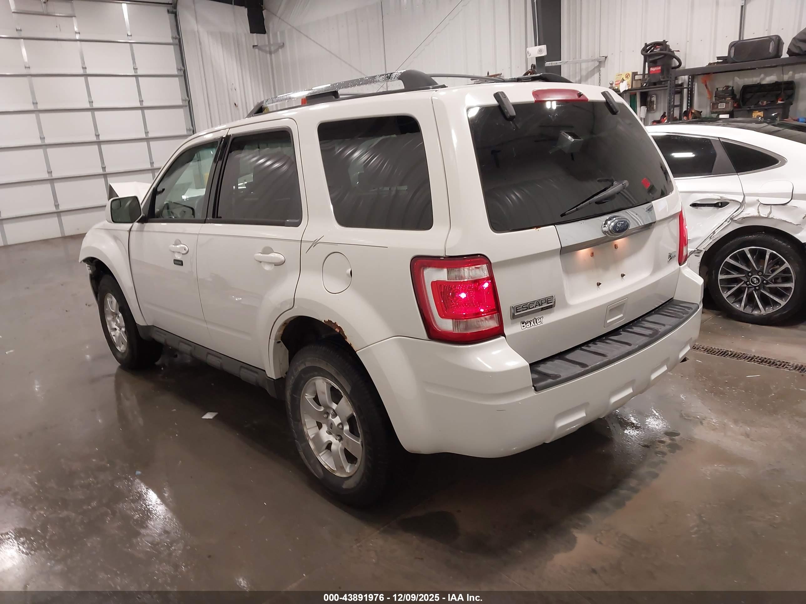 FORD ESCAPE image 3
