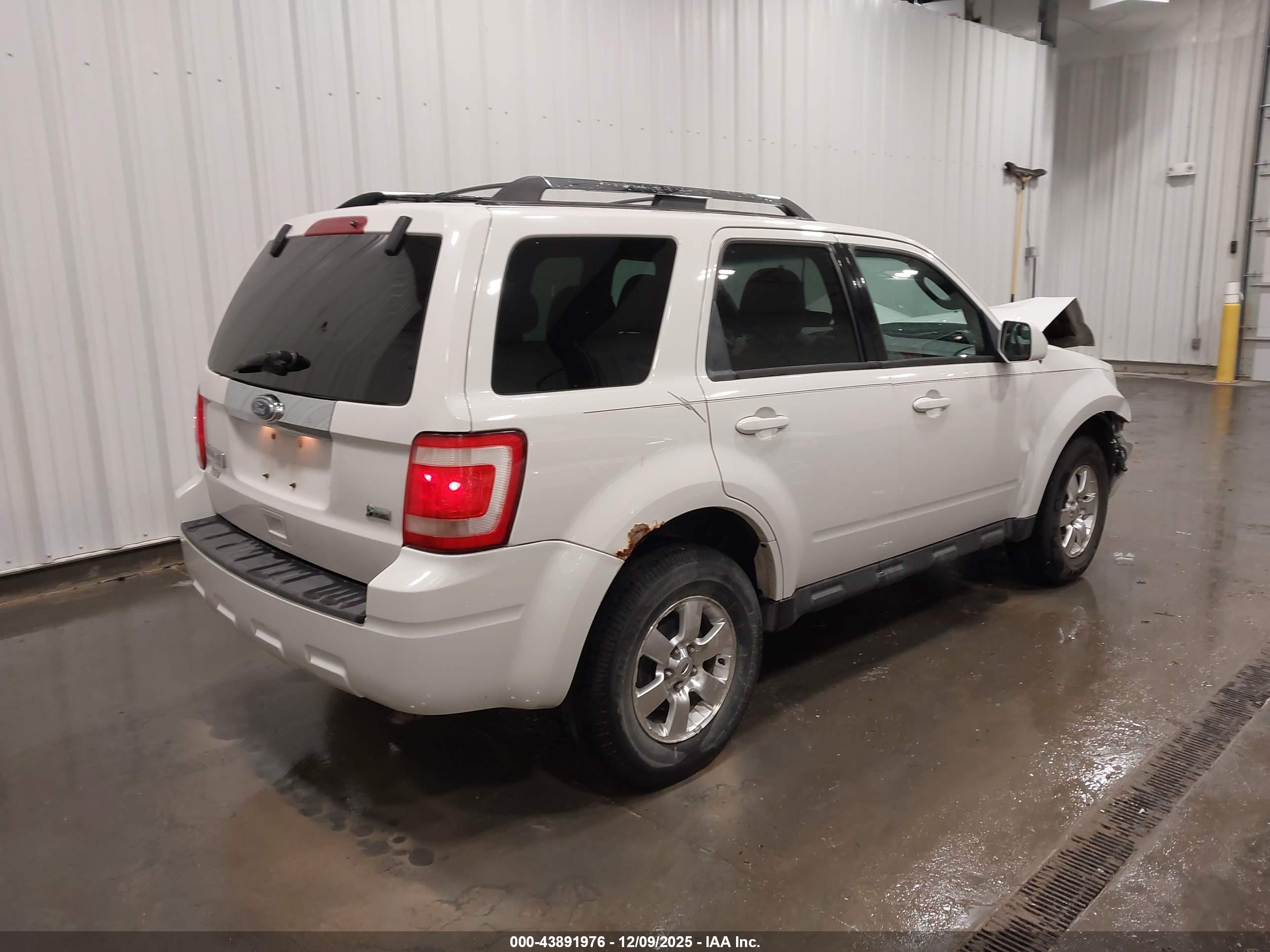 FORD ESCAPE image 4