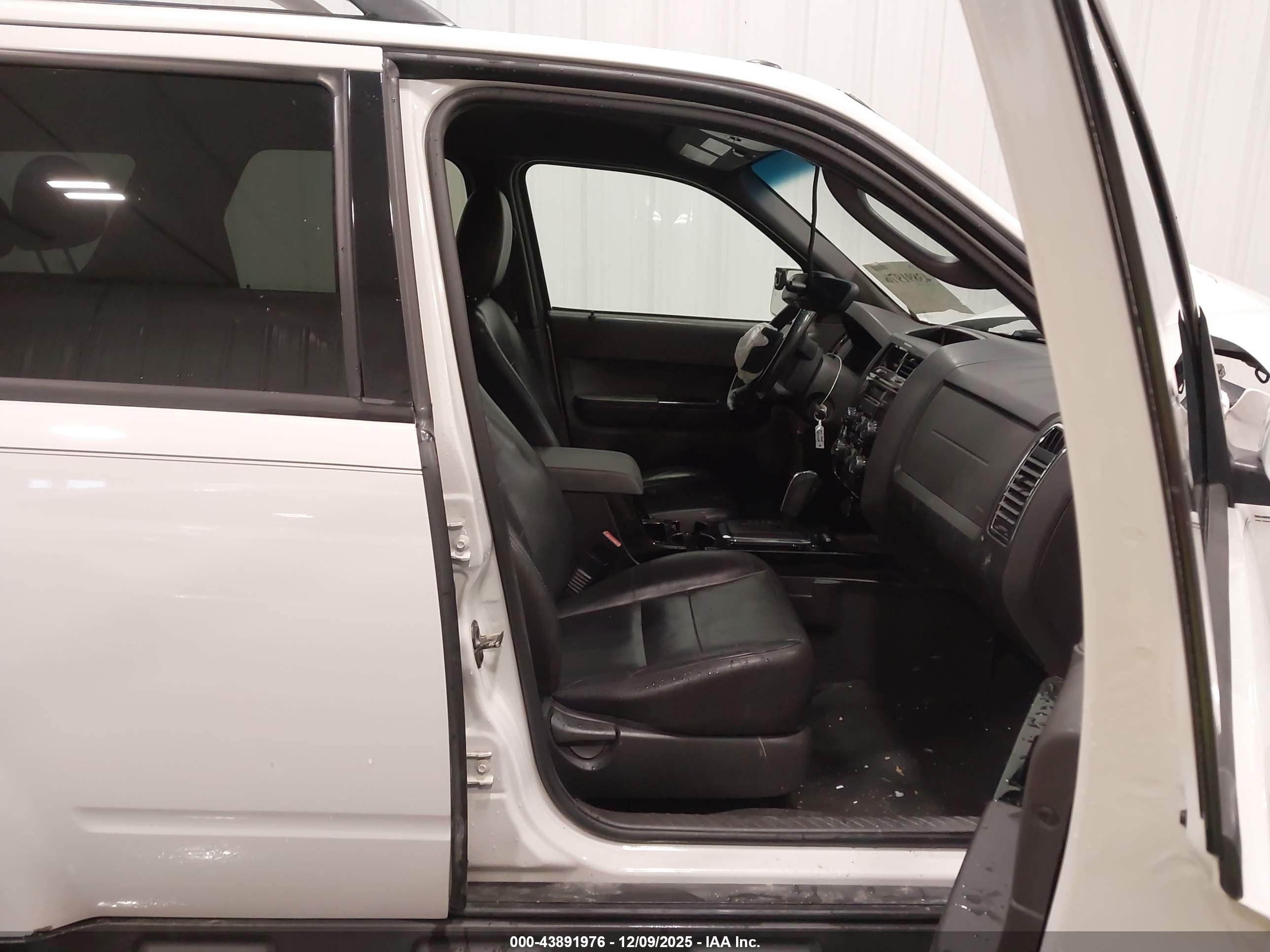 FORD ESCAPE image 5