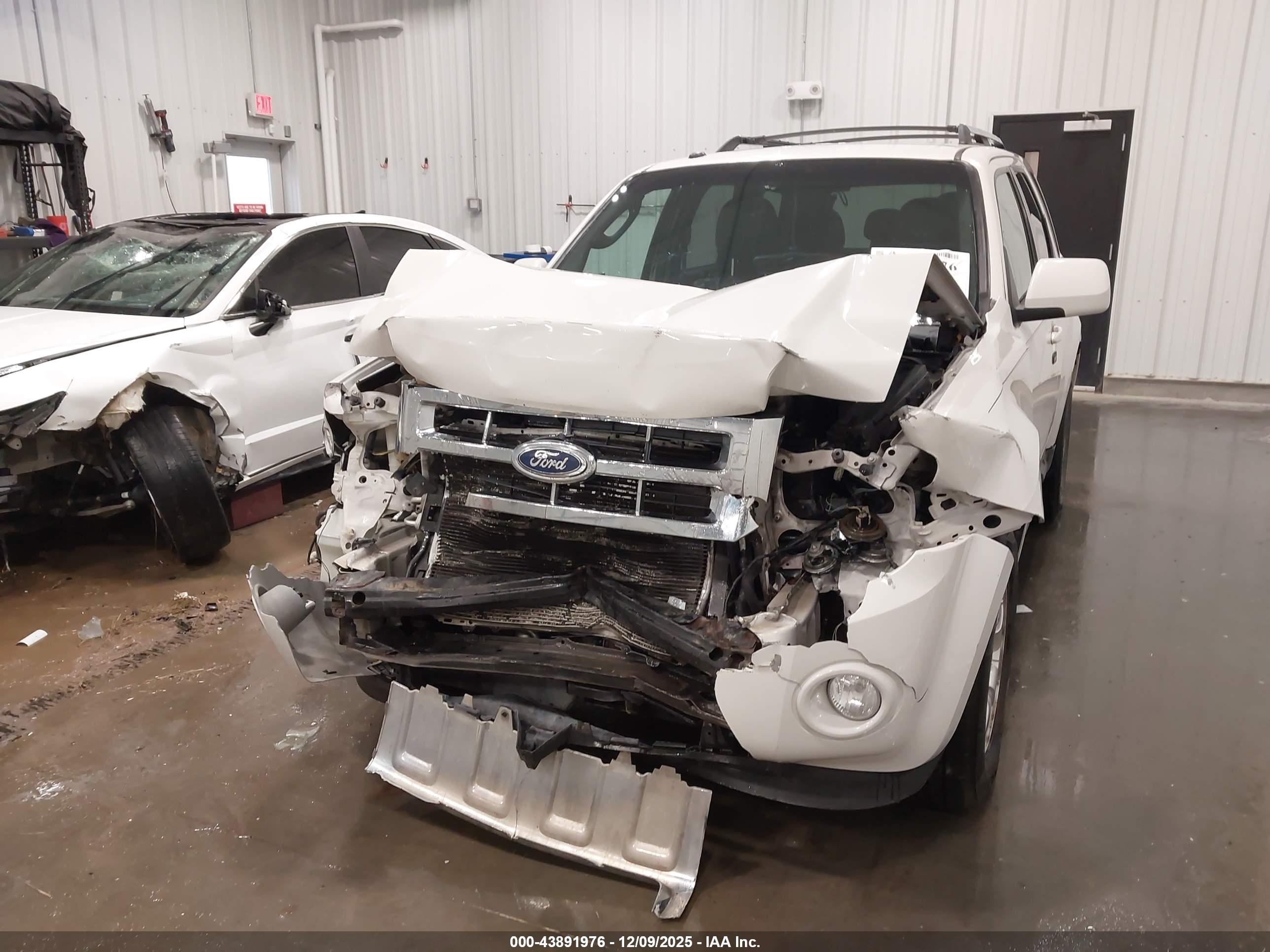 FORD ESCAPE image 6