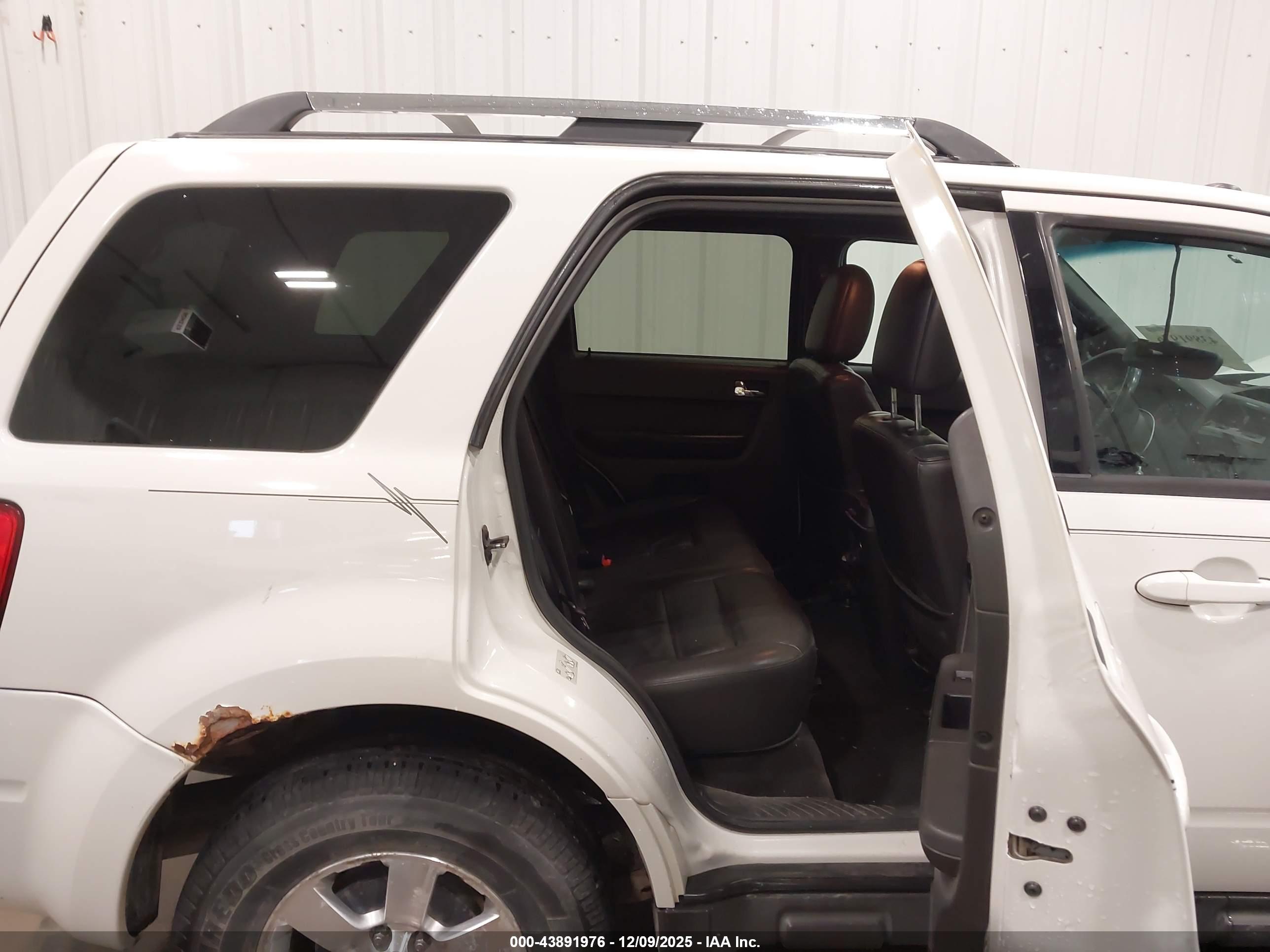 FORD ESCAPE image 8