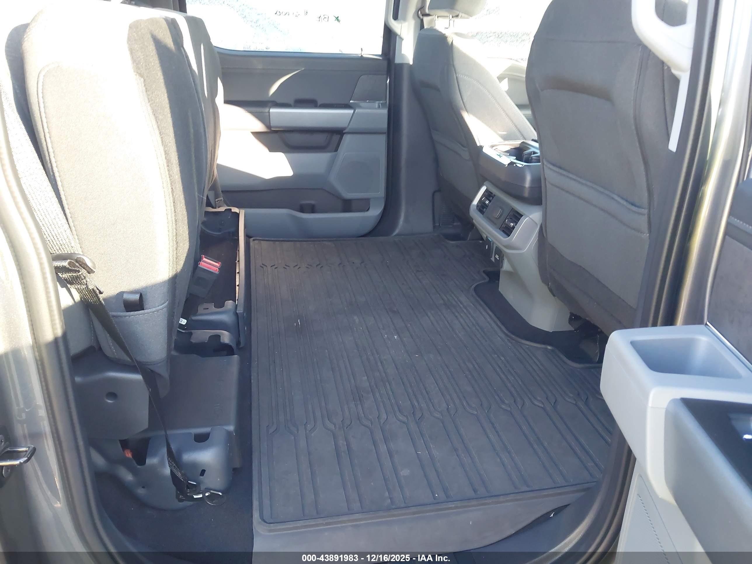 FORD F-150 image 8