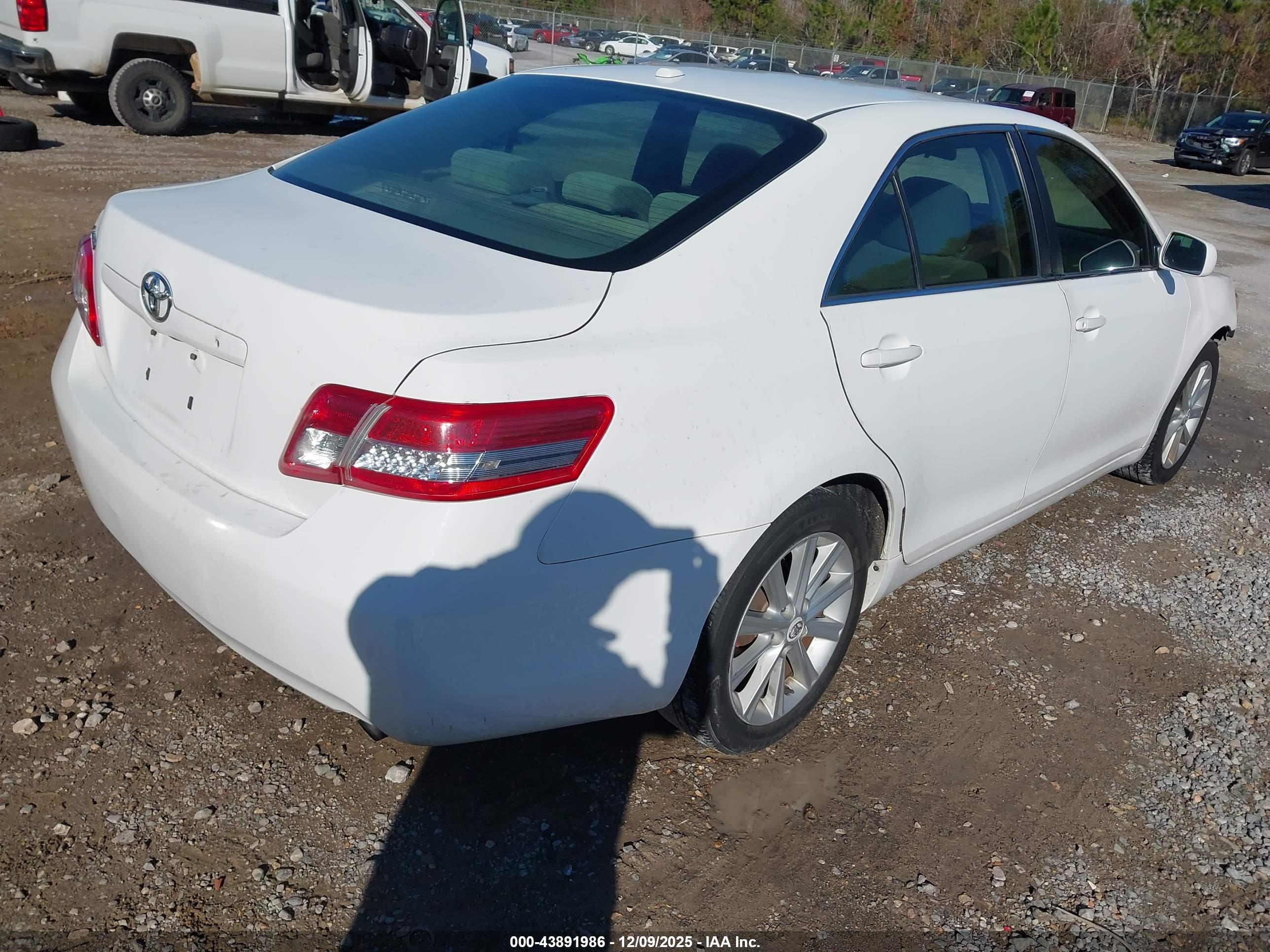 TOYOTA CAMRY image 4