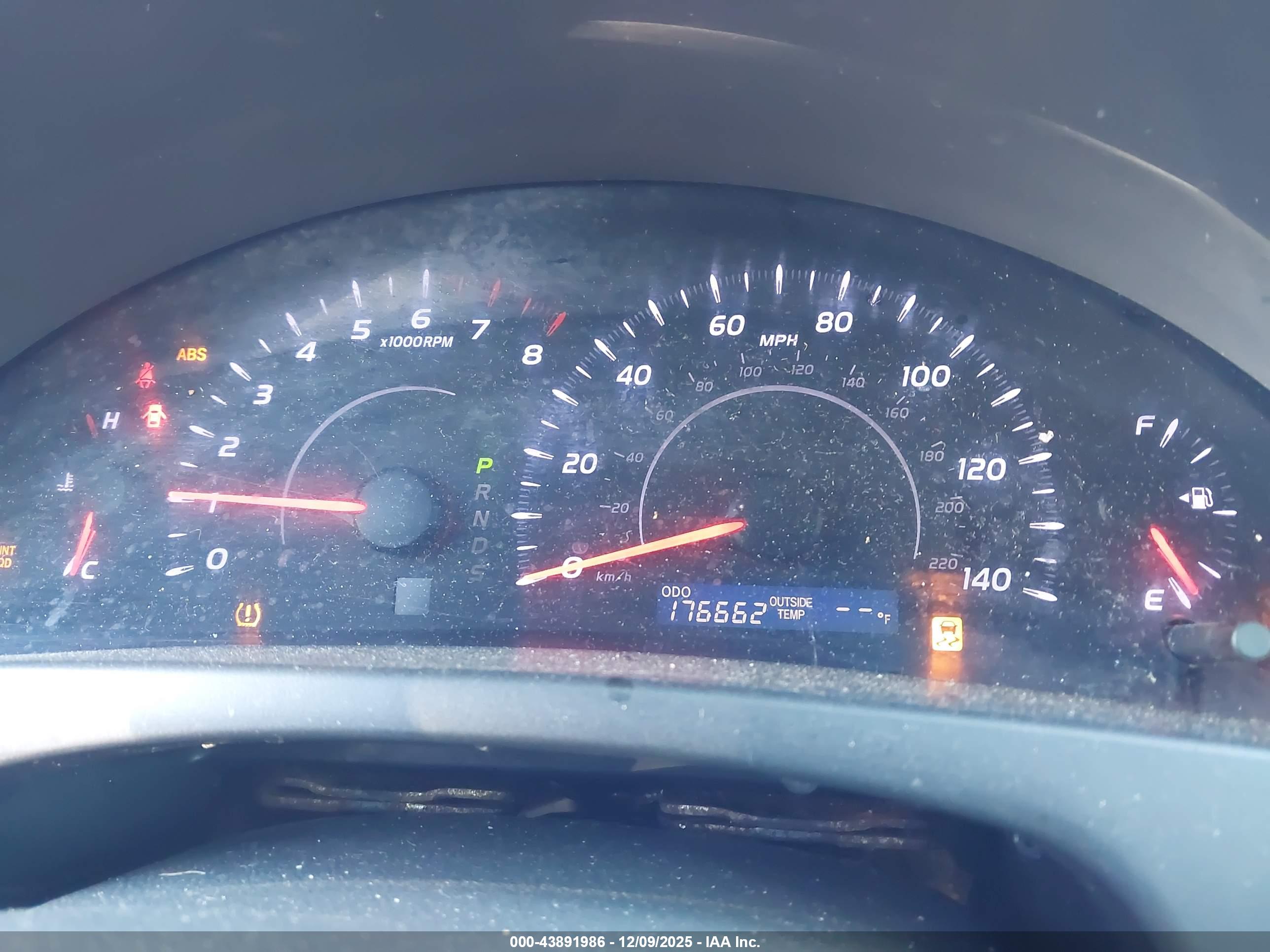TOYOTA CAMRY image 7