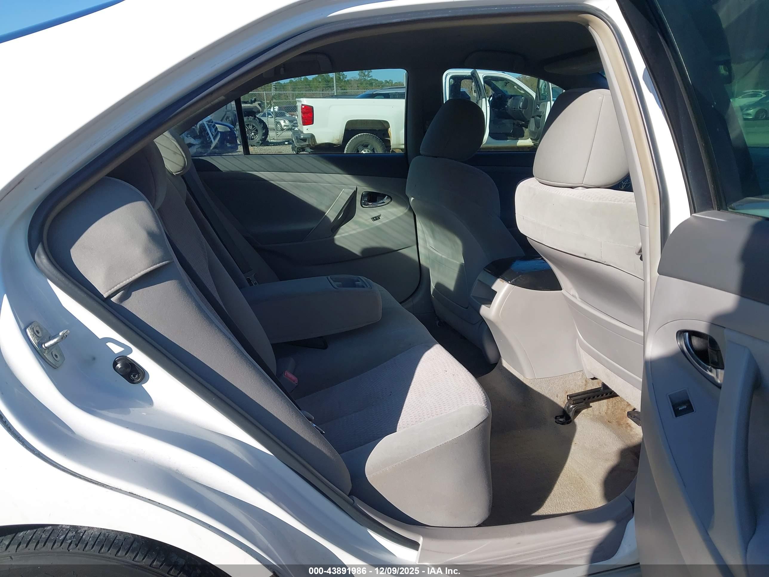 TOYOTA CAMRY image 8