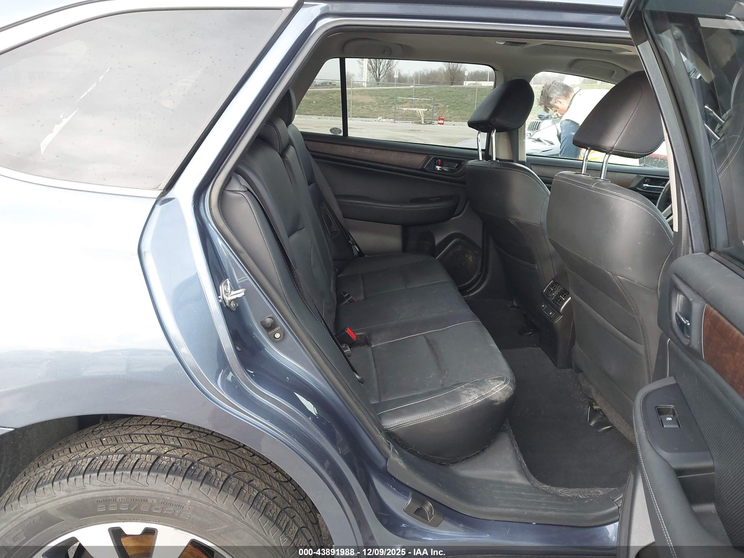 SUBARU OUTBACK image 8
