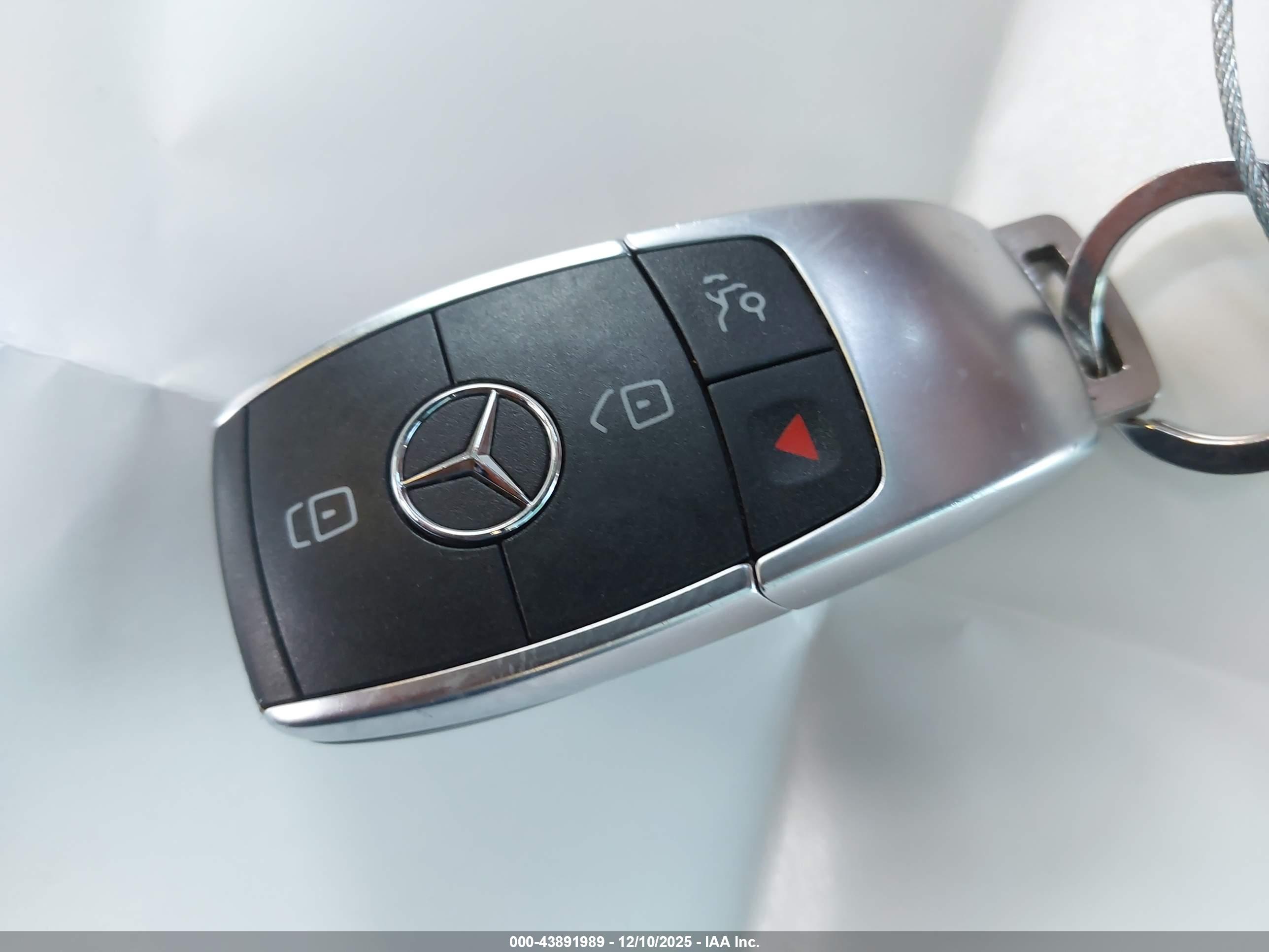 MERCEDES-BENZ C image 11