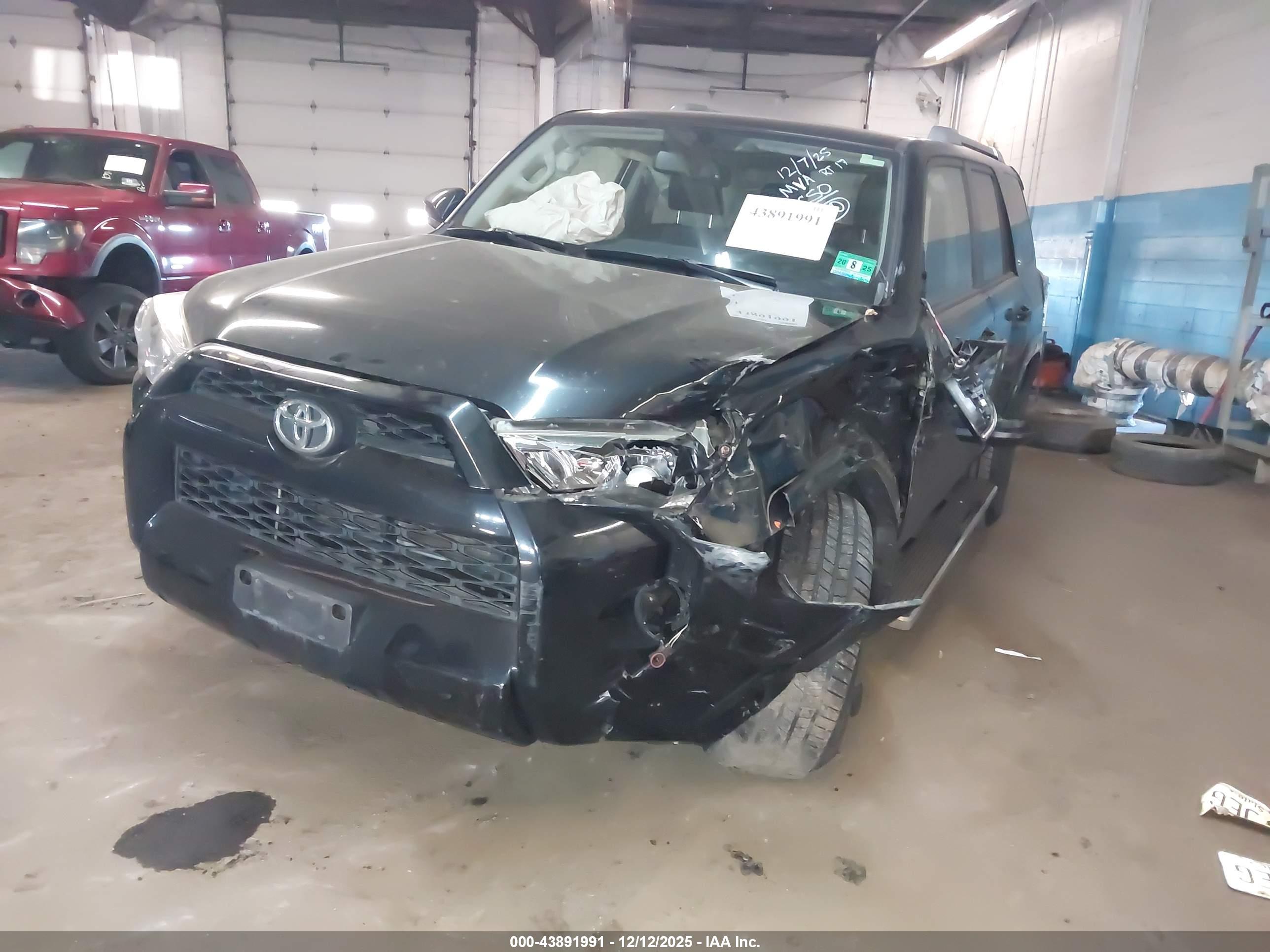 TOYOTA 4RUNNER image 2