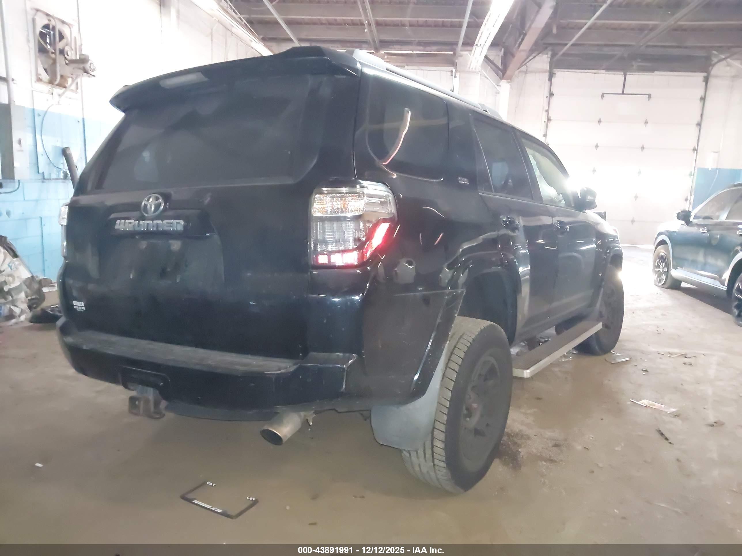 TOYOTA 4RUNNER image 4