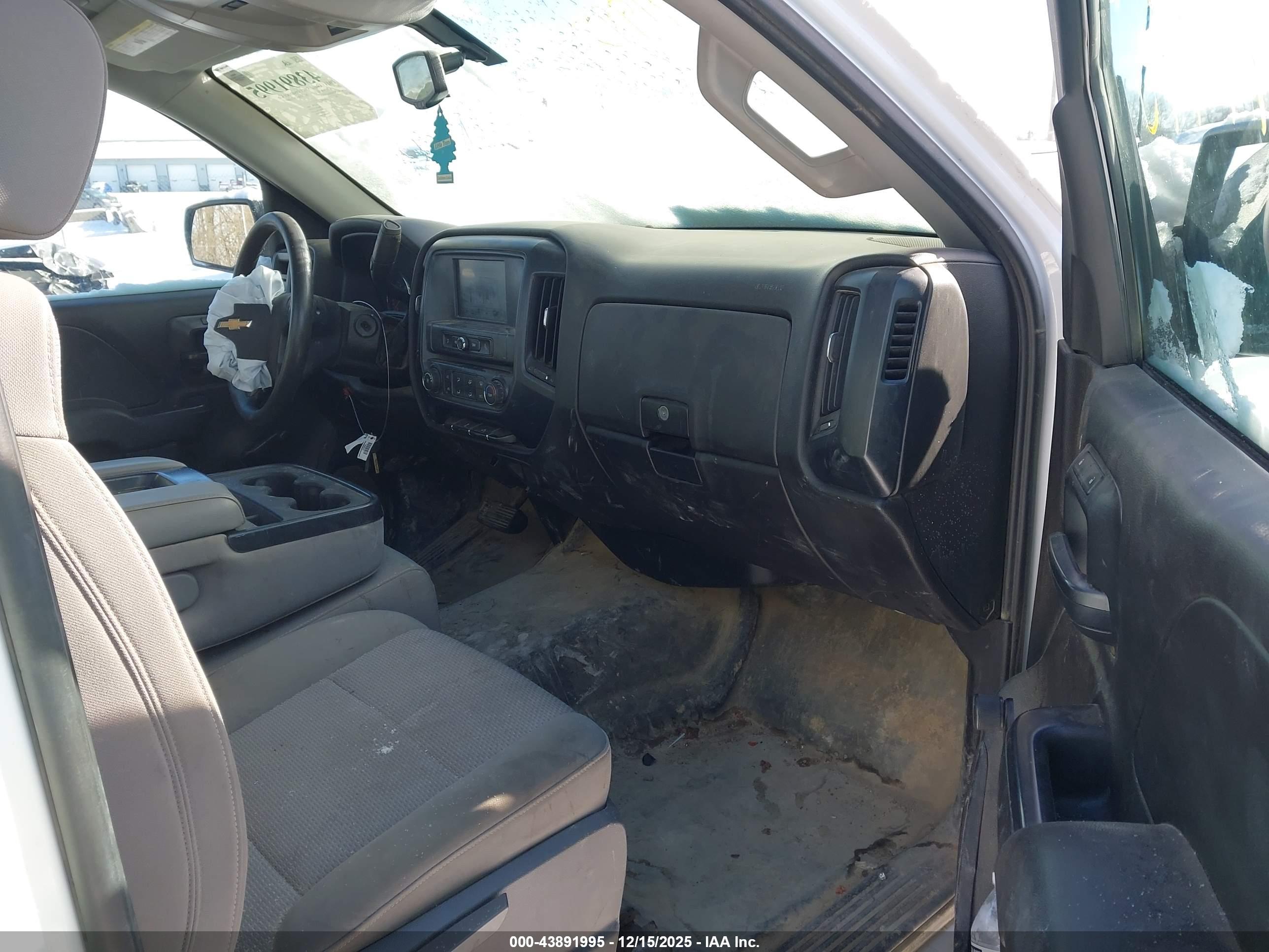 CHEVROLET SILVERADO image 5