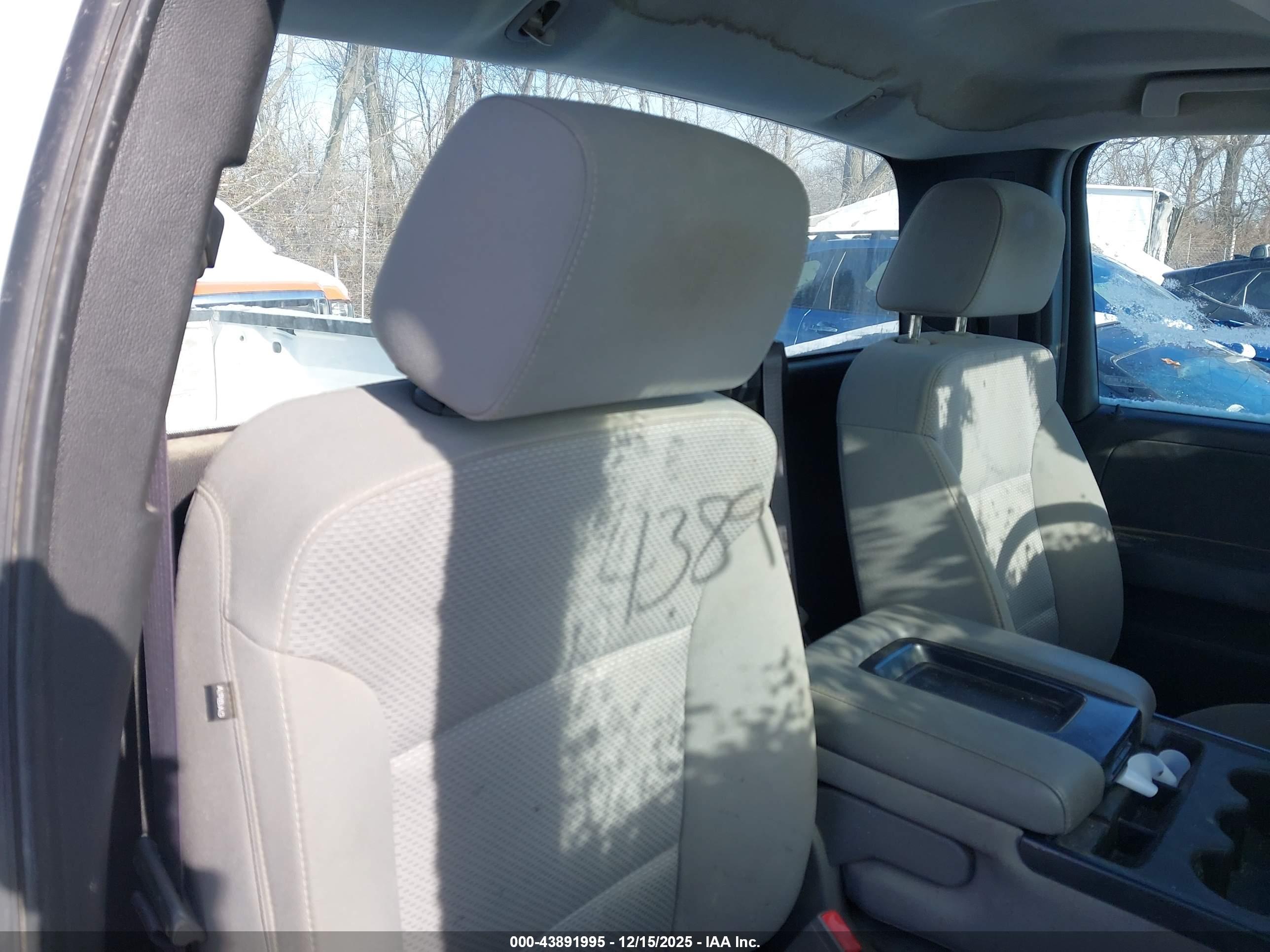 CHEVROLET SILVERADO image 8