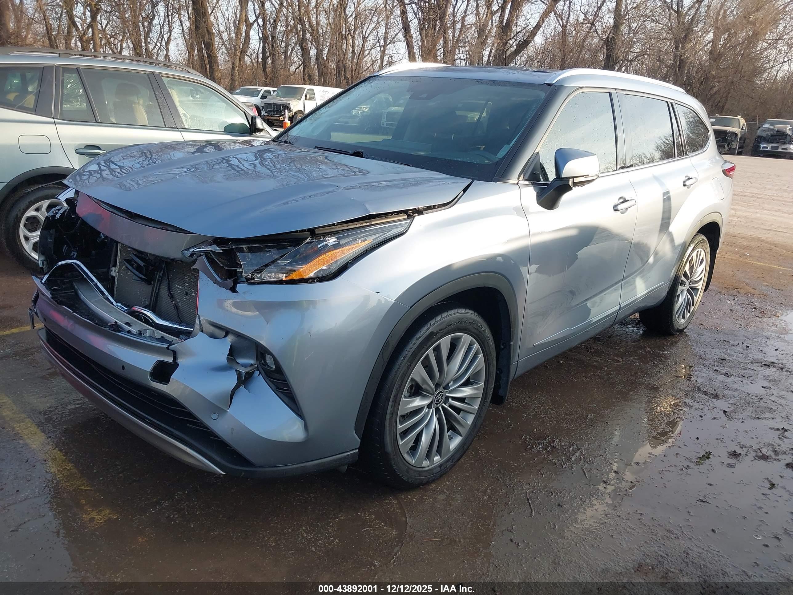 TOYOTA HIGHLANDER image 2