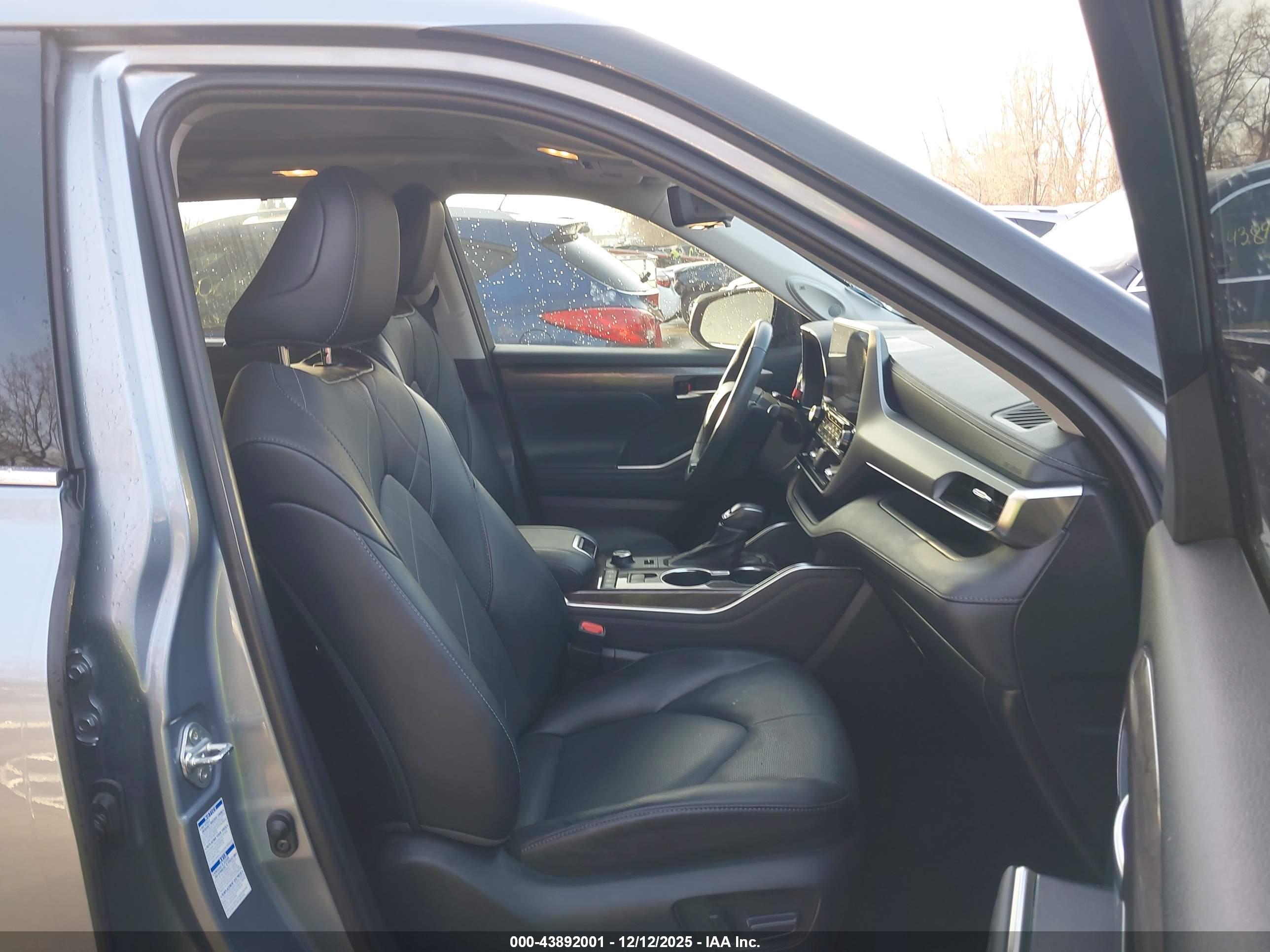 TOYOTA HIGHLANDER image 5
