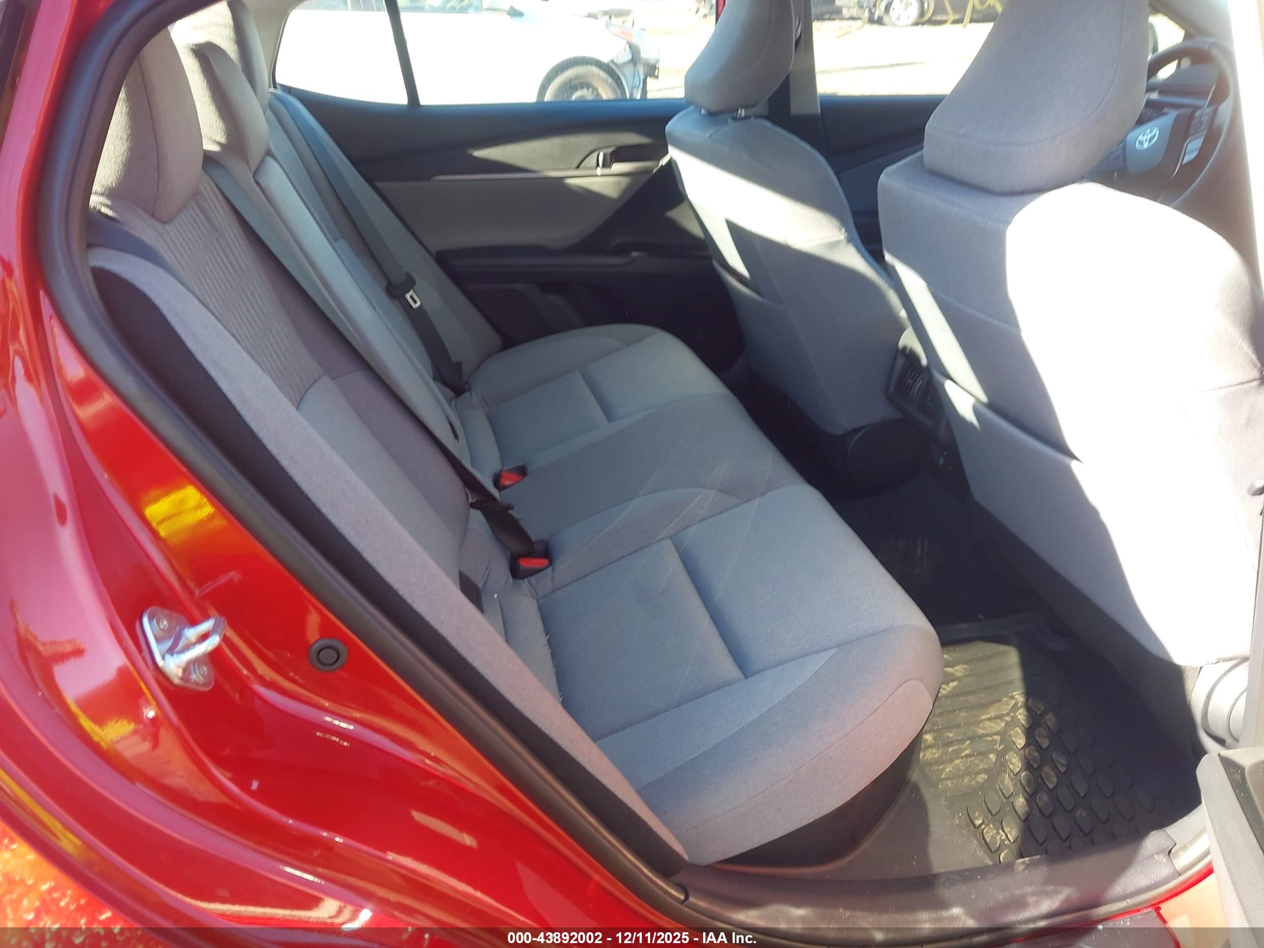 TOYOTA CAMRY image 8