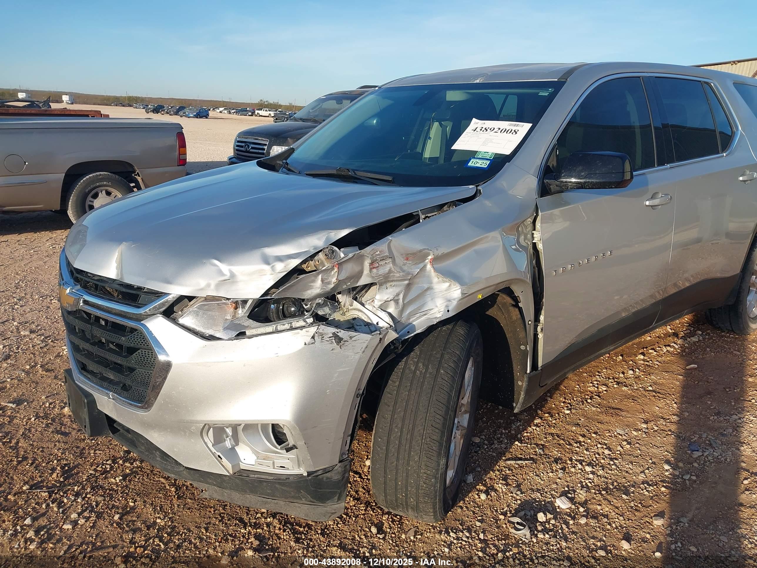 CHEVROLET TRAVERSE image 6