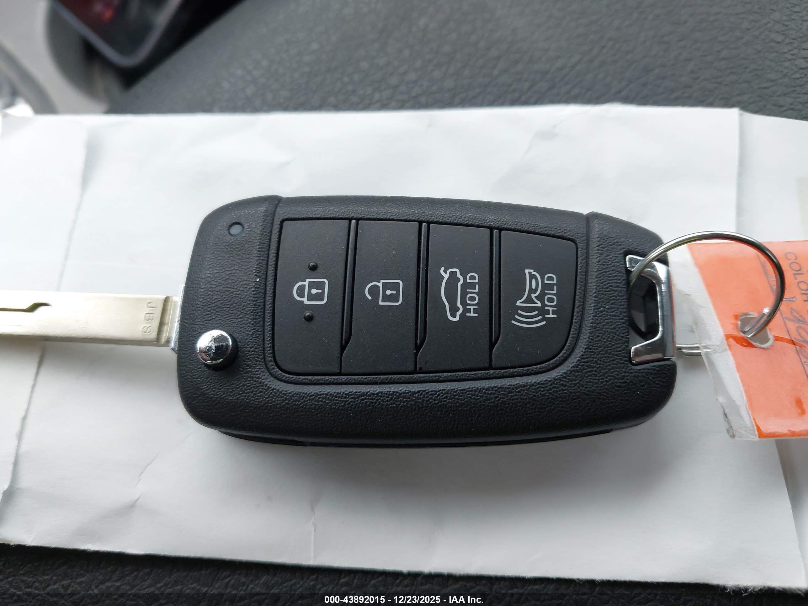 HYUNDAI ELANTRA image 11