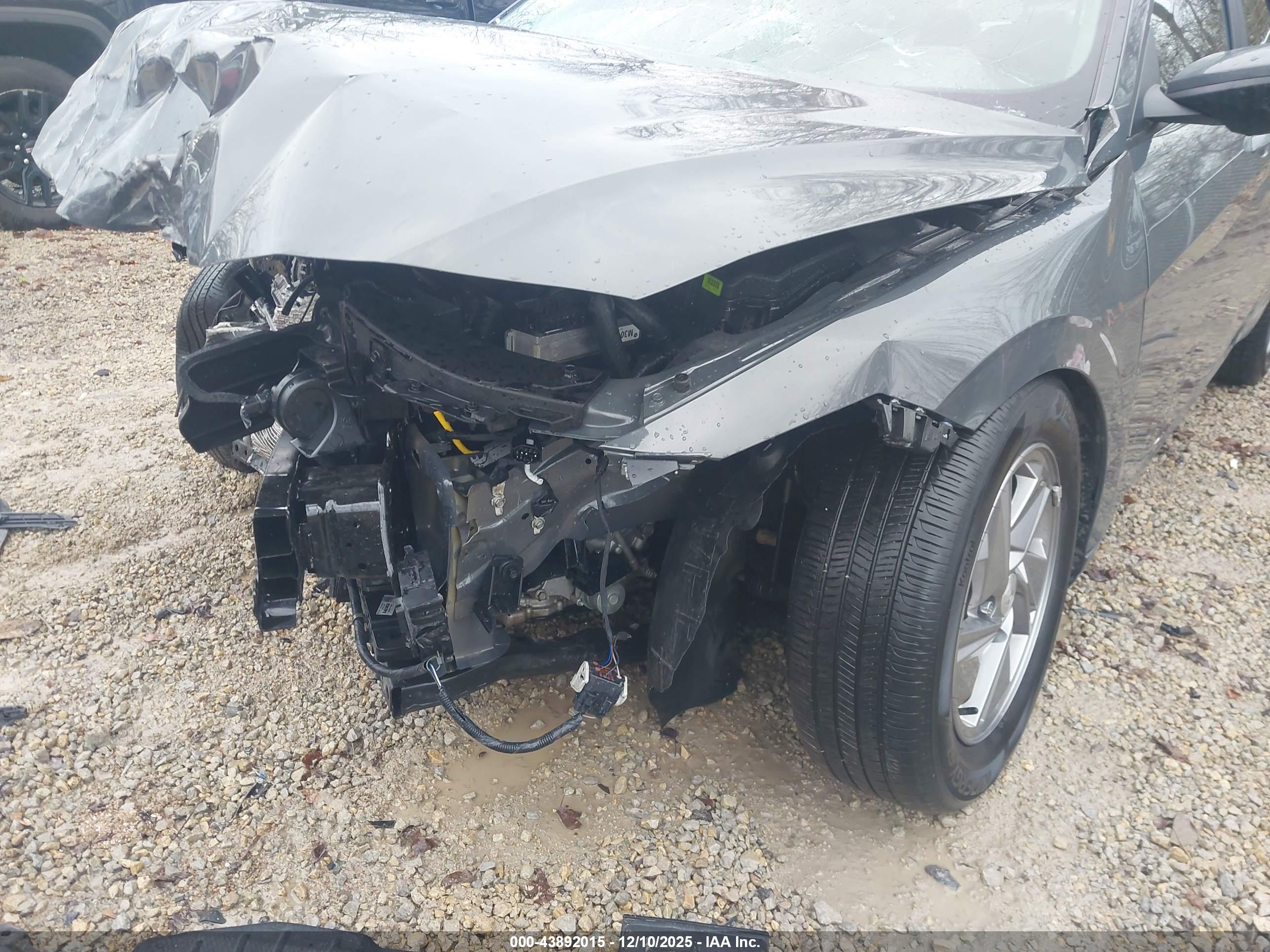 HYUNDAI ELANTRA image 6