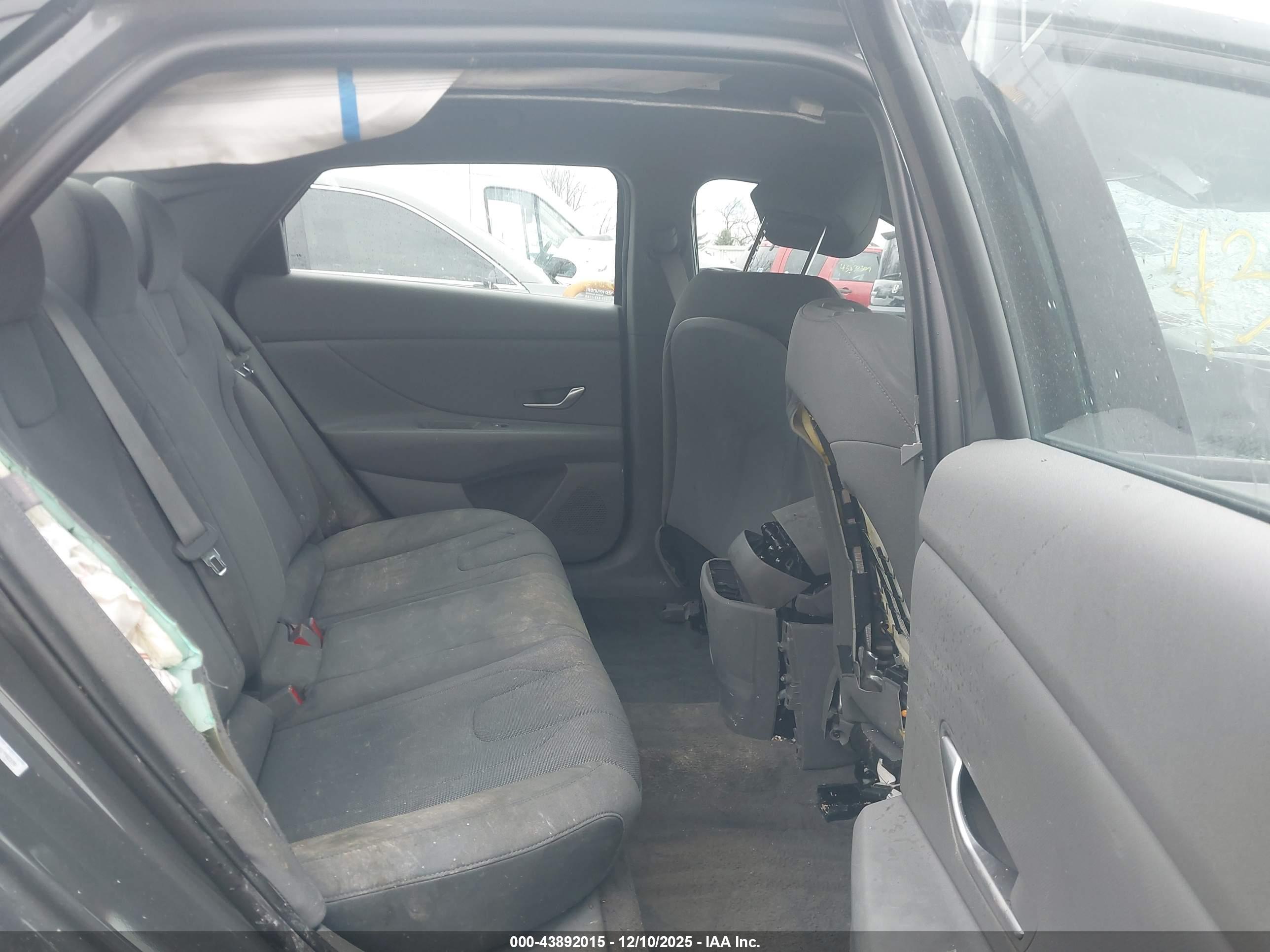 HYUNDAI ELANTRA image 8