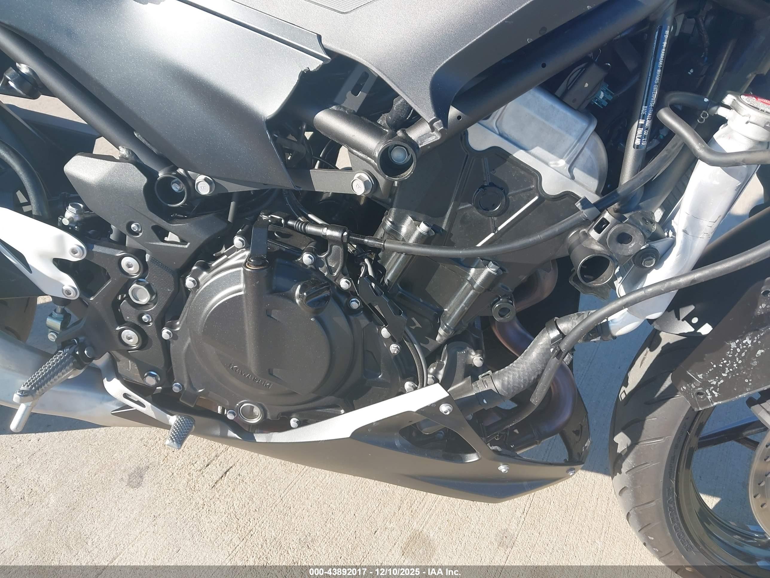 KAWASAKI EX500 image 8