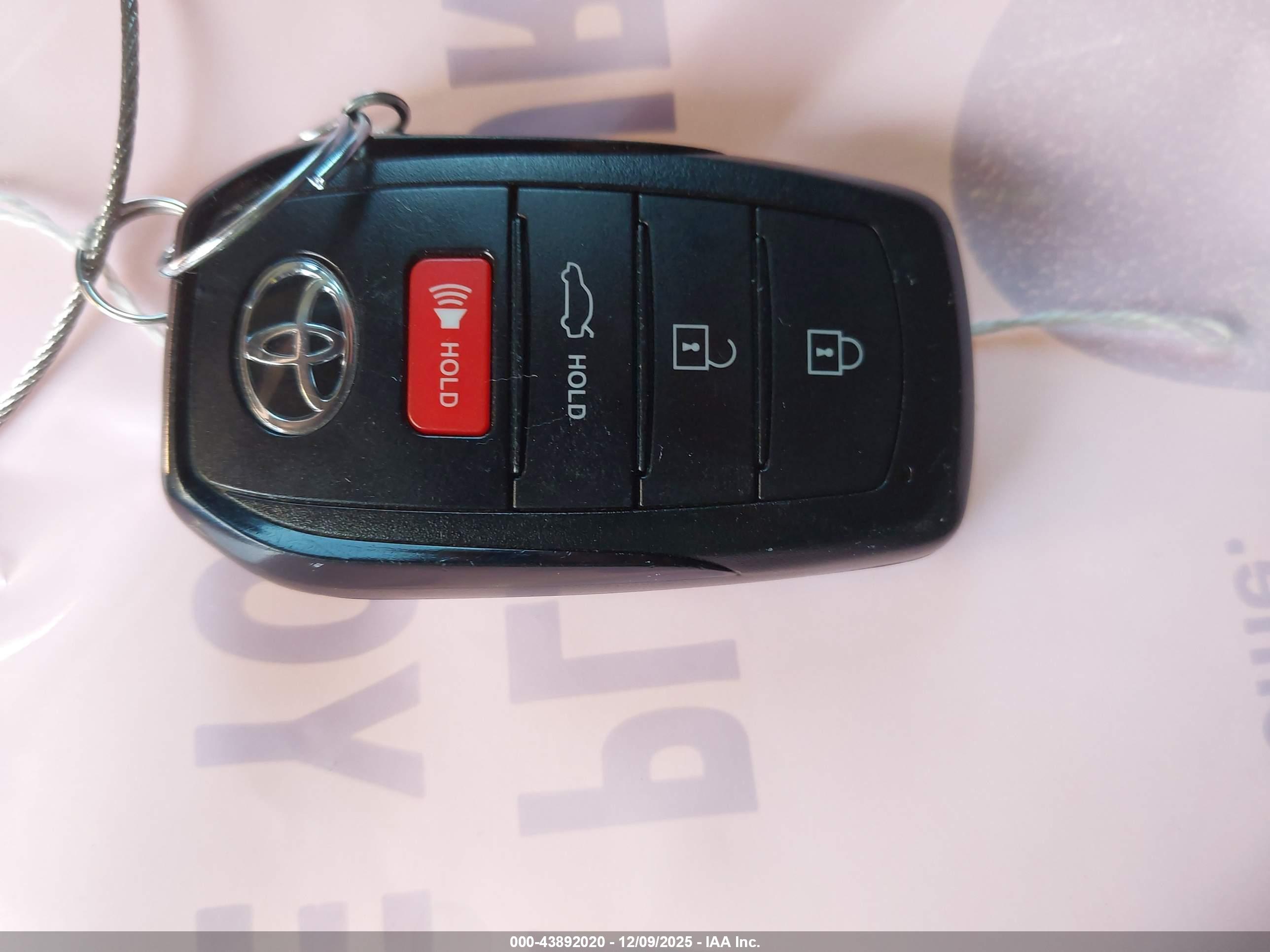 TOYOTA CAMRY image 11