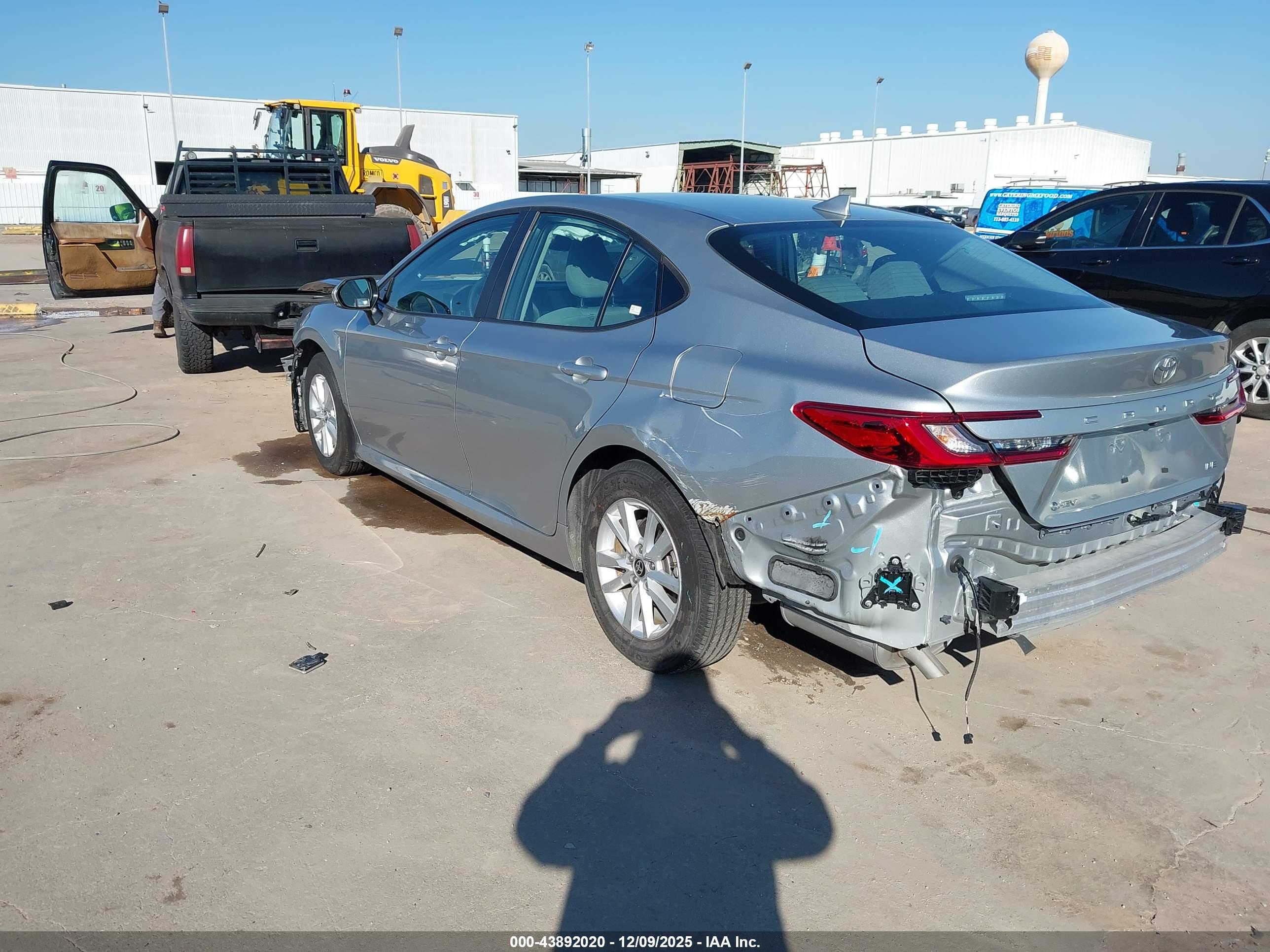 TOYOTA CAMRY image 3