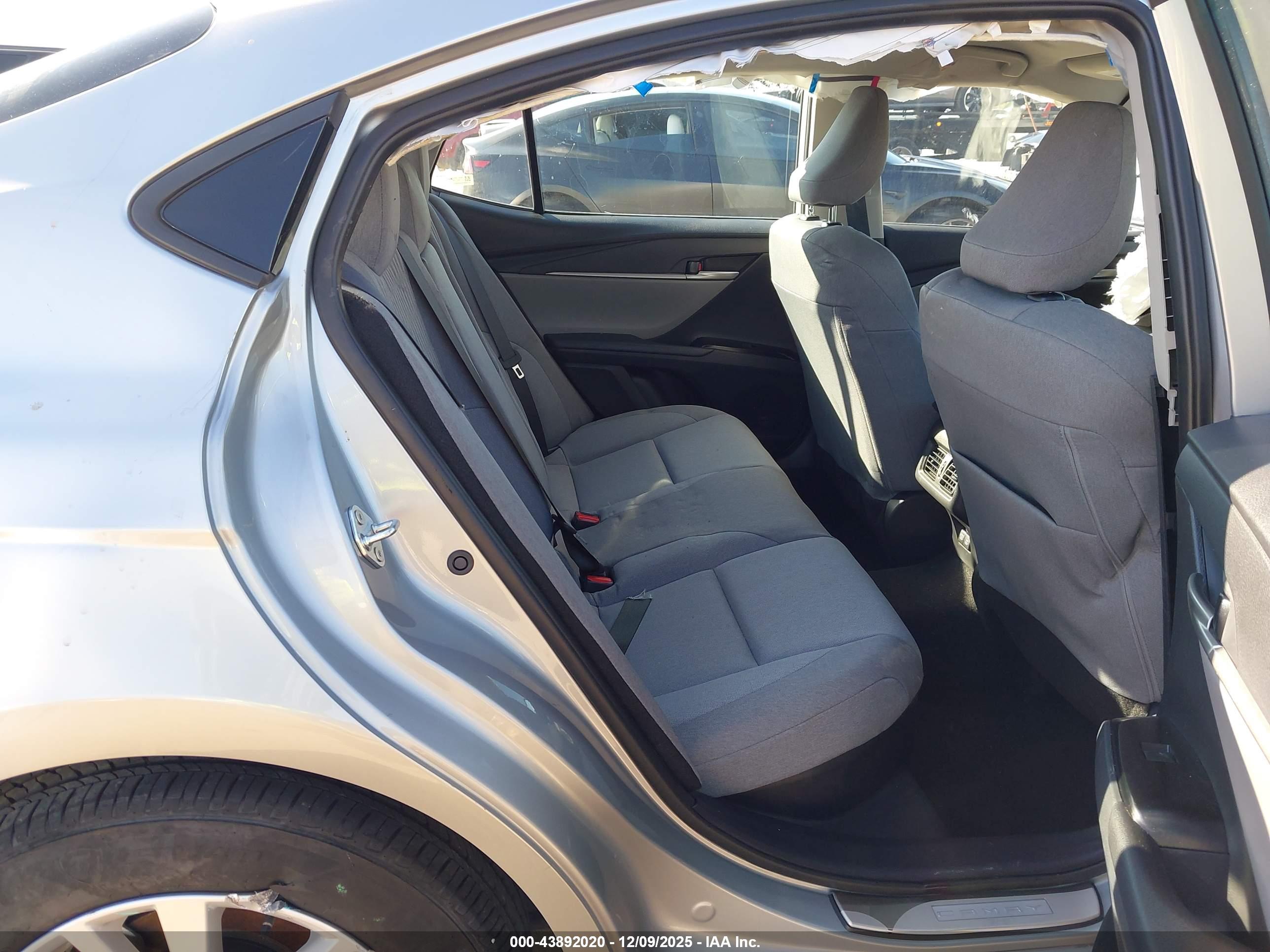 TOYOTA CAMRY image 8