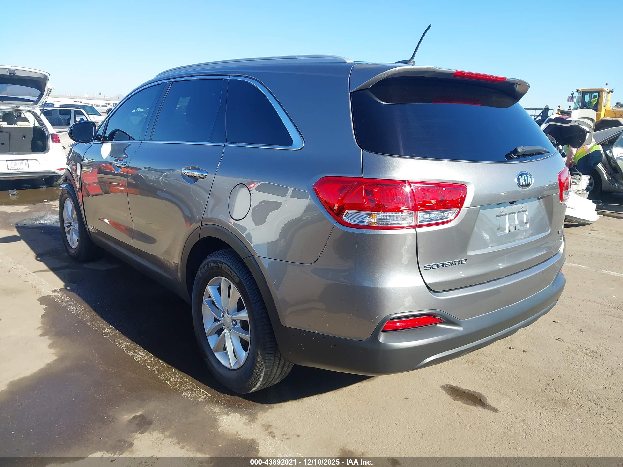 KIA SORENTO image 3