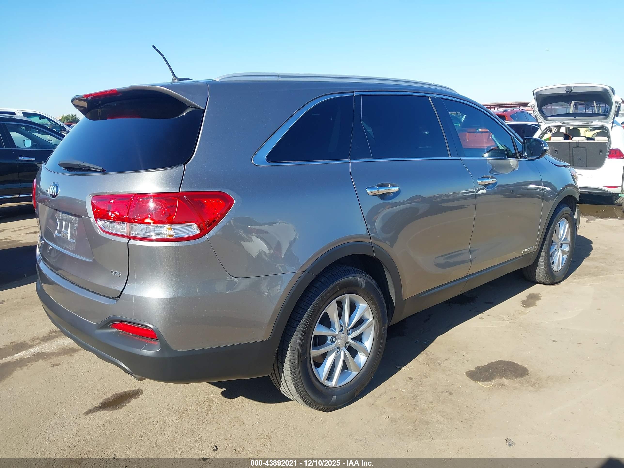KIA SORENTO image 4