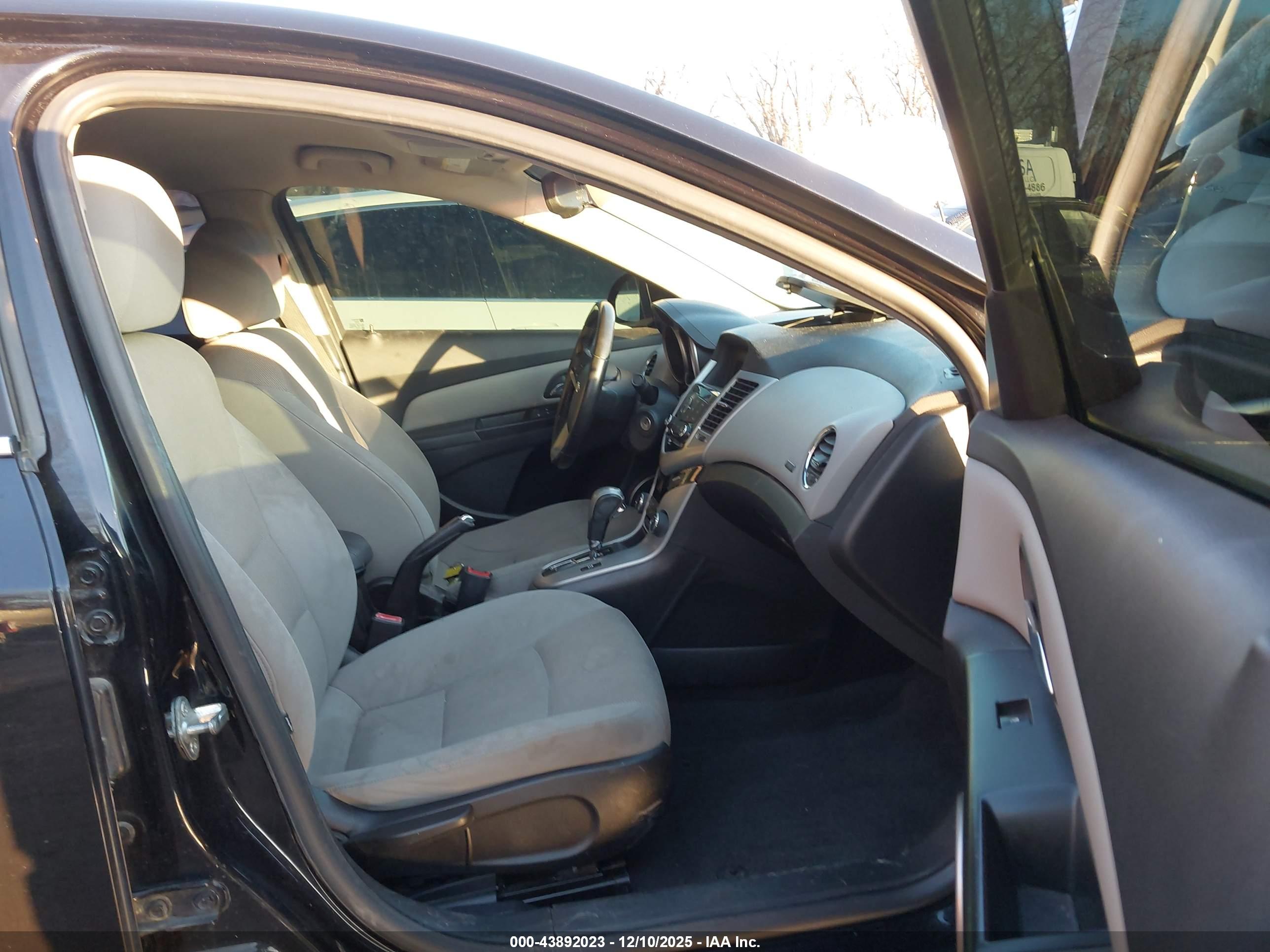 CHEVROLET CRUZE image 5