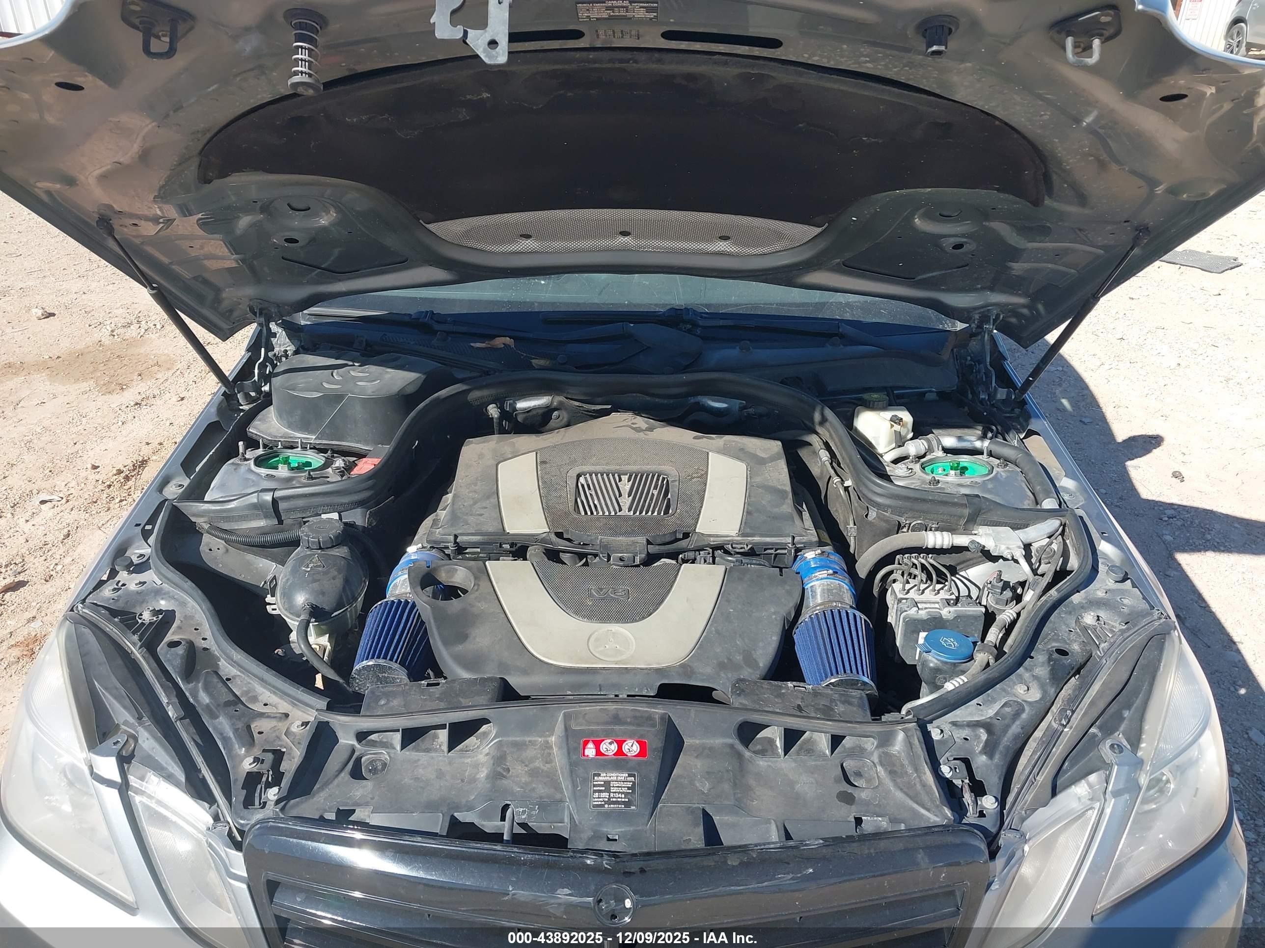 MERCEDES-BENZ E image 10