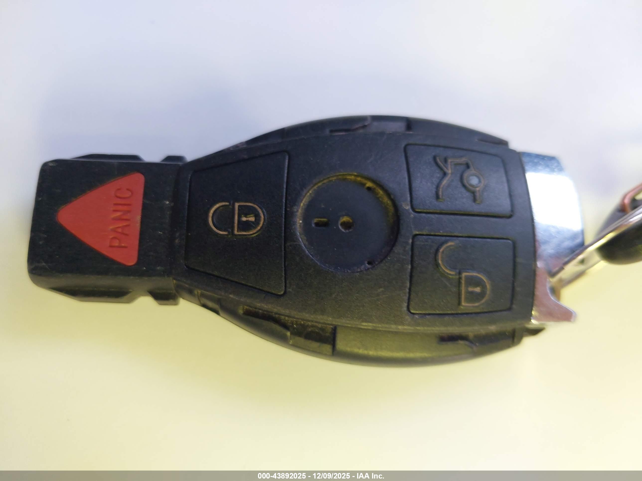 MERCEDES-BENZ E image 11