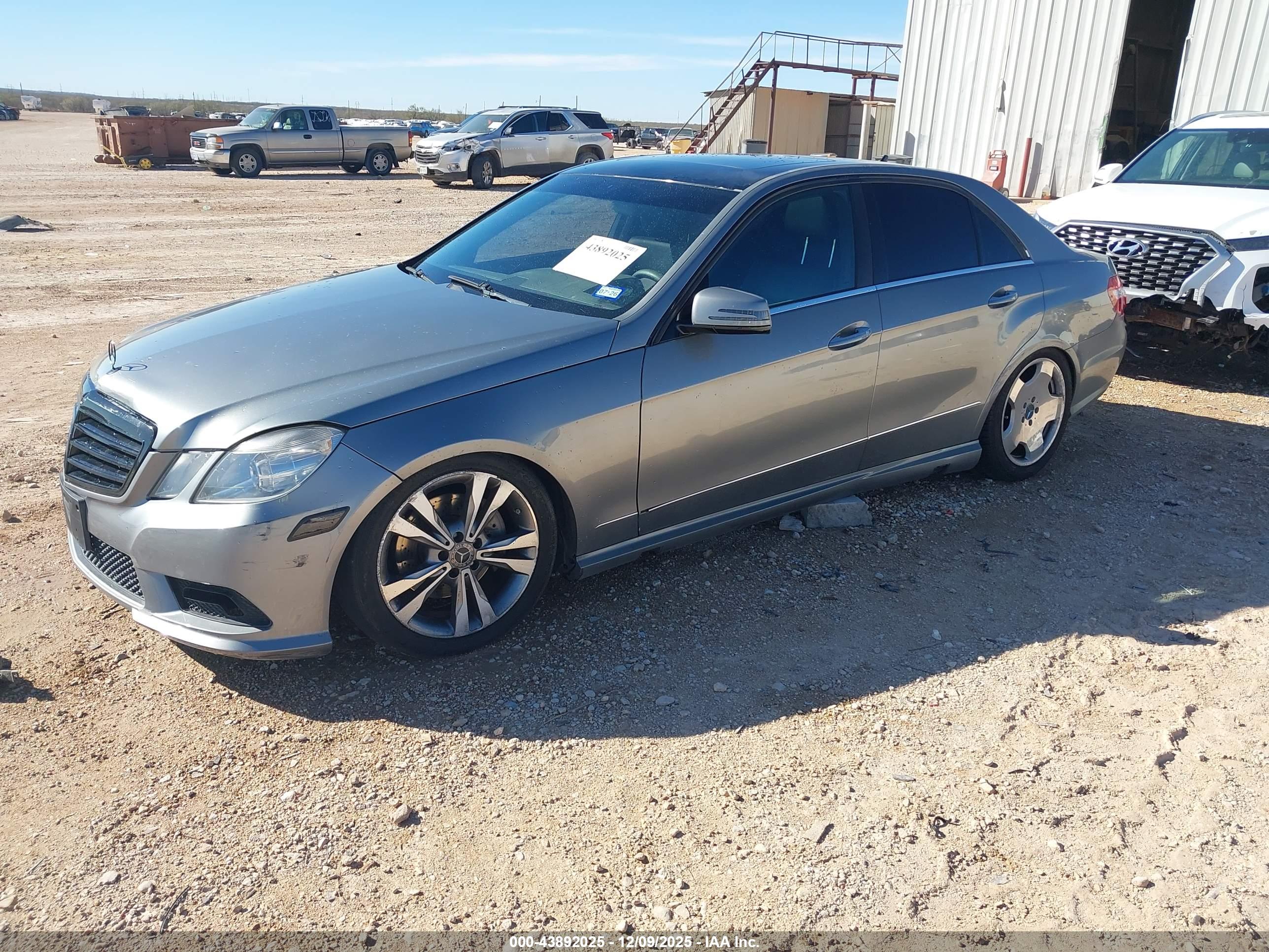 MERCEDES-BENZ E image 2