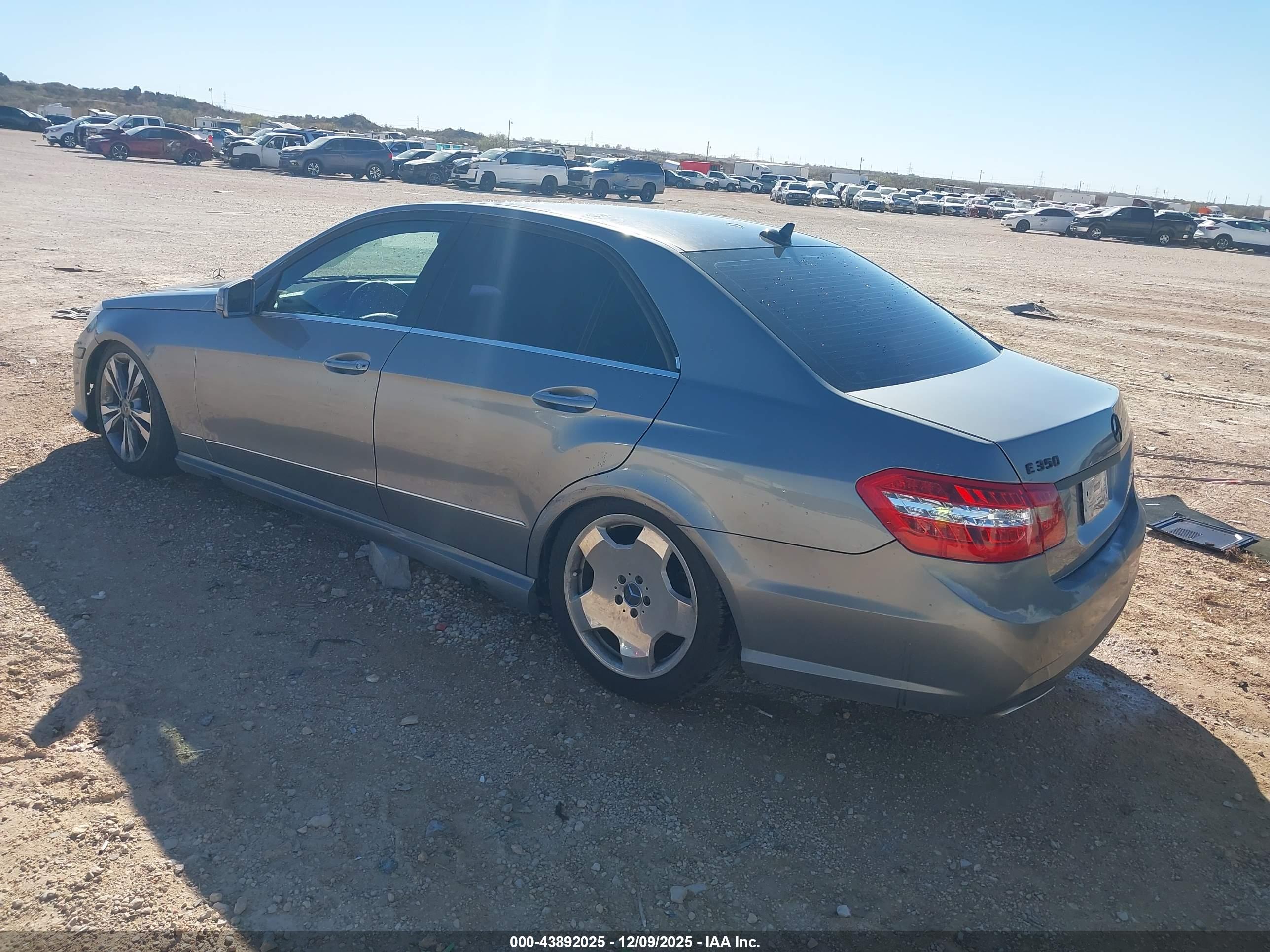 MERCEDES-BENZ E image 3