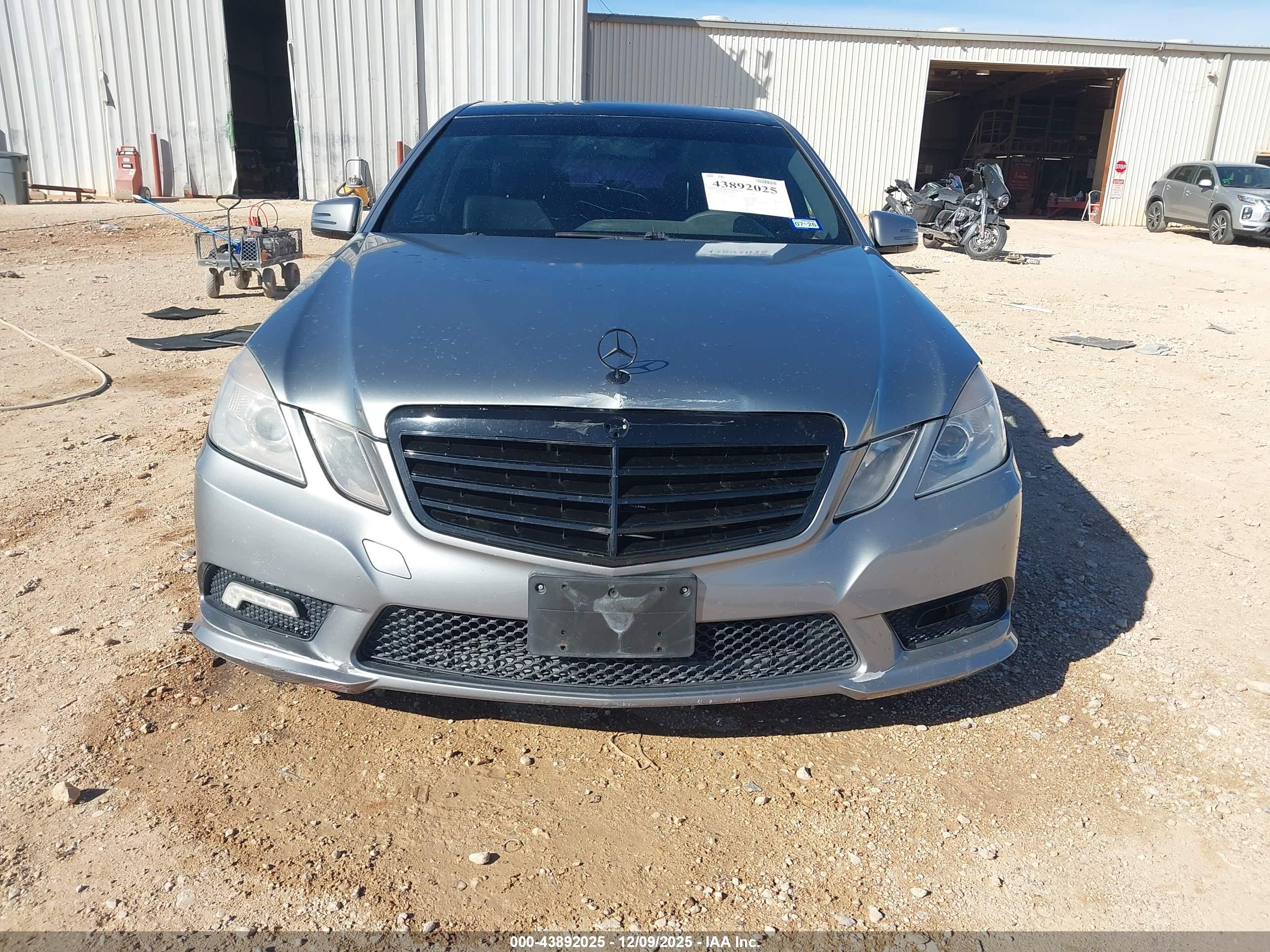 MERCEDES-BENZ E image 6