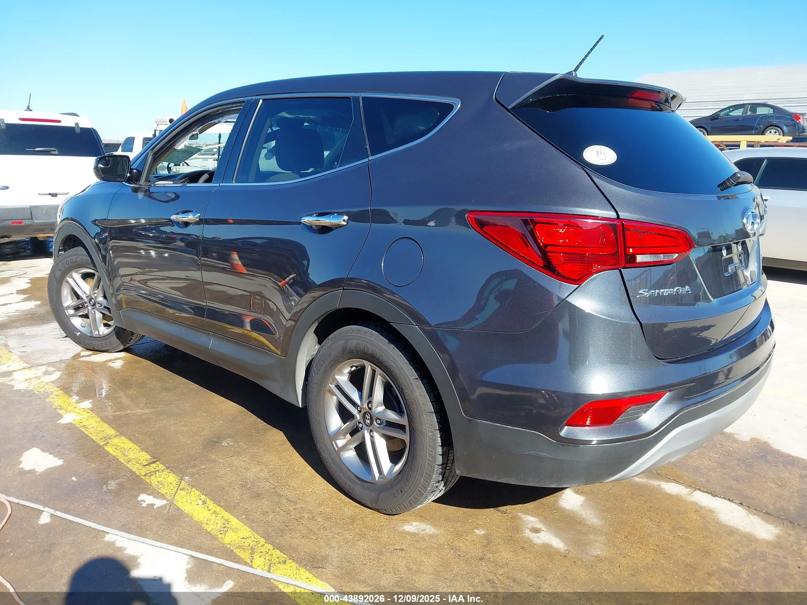 HYUNDAI SANTA image 3