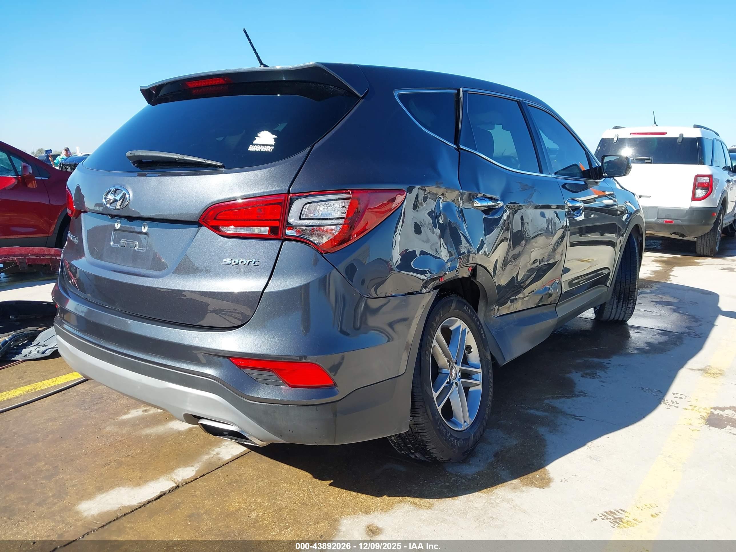 HYUNDAI SANTA image 4