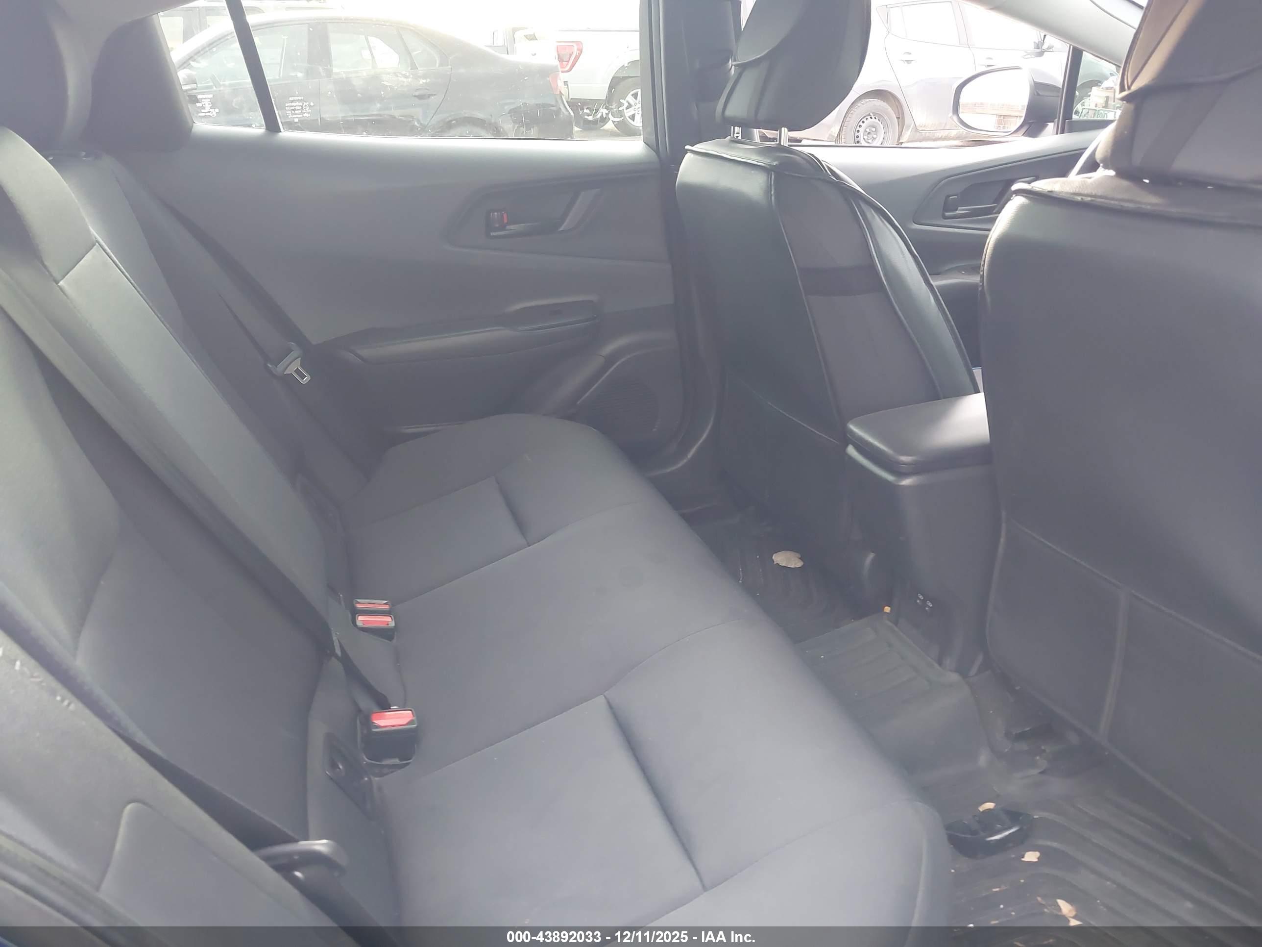 TOYOTA PRIUS image 8