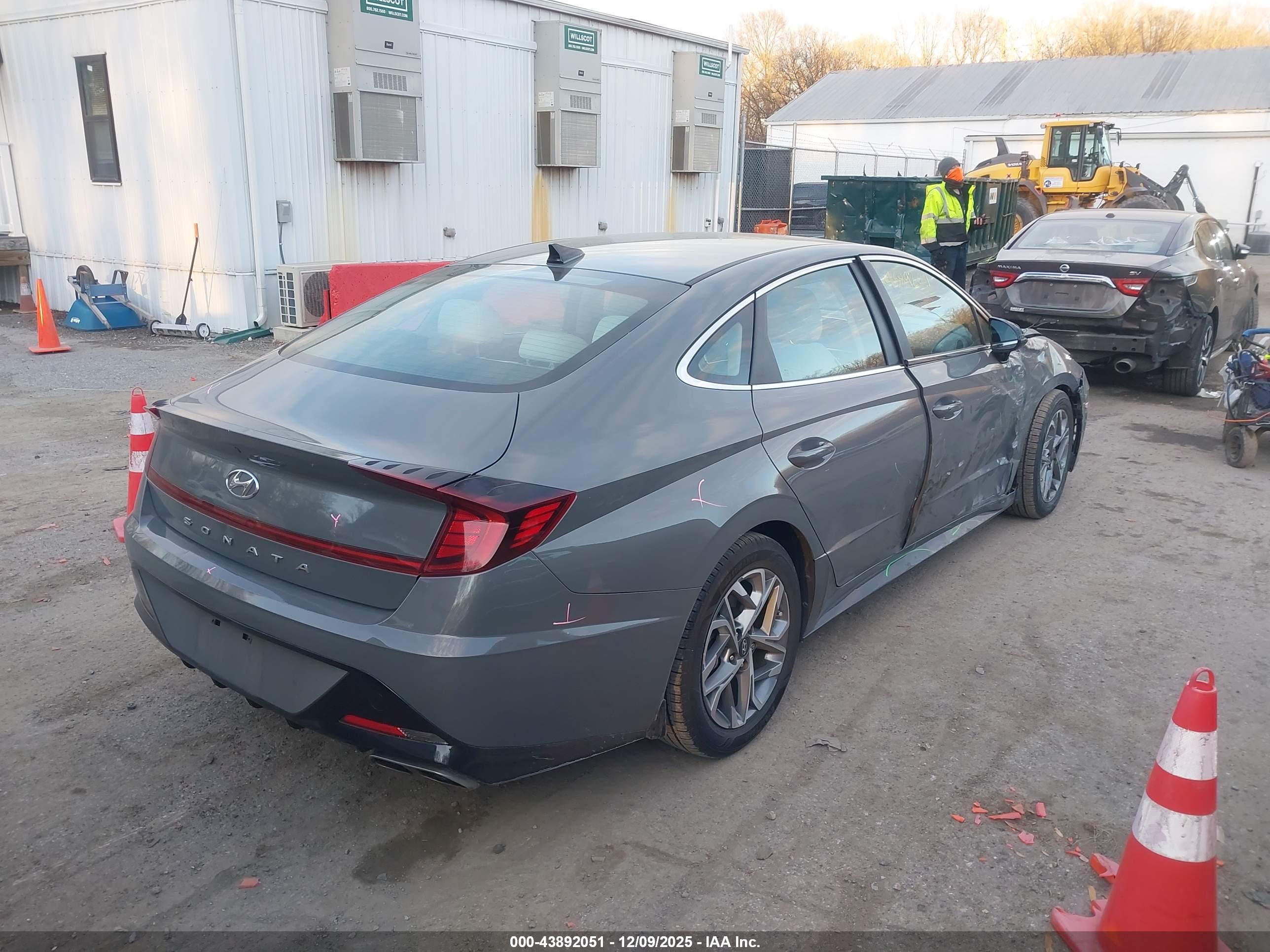 HYUNDAI SONATA image 4