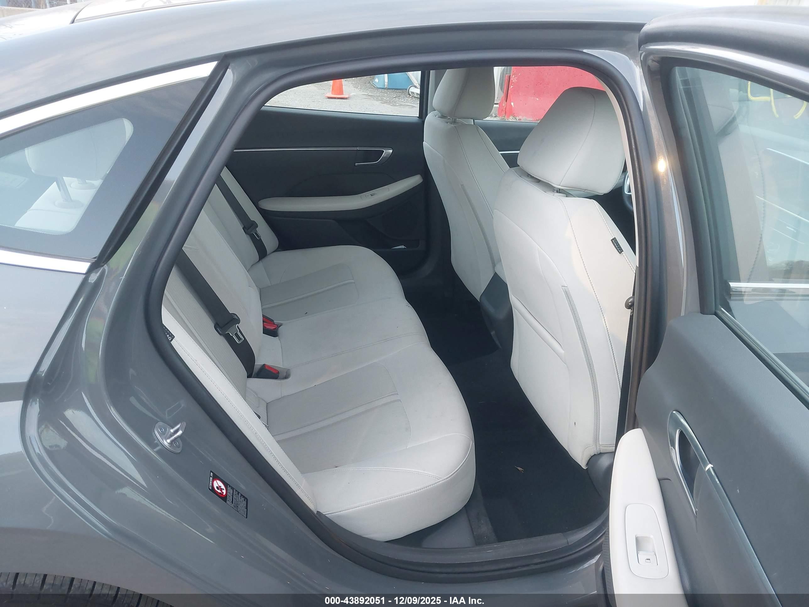 HYUNDAI SONATA image 8