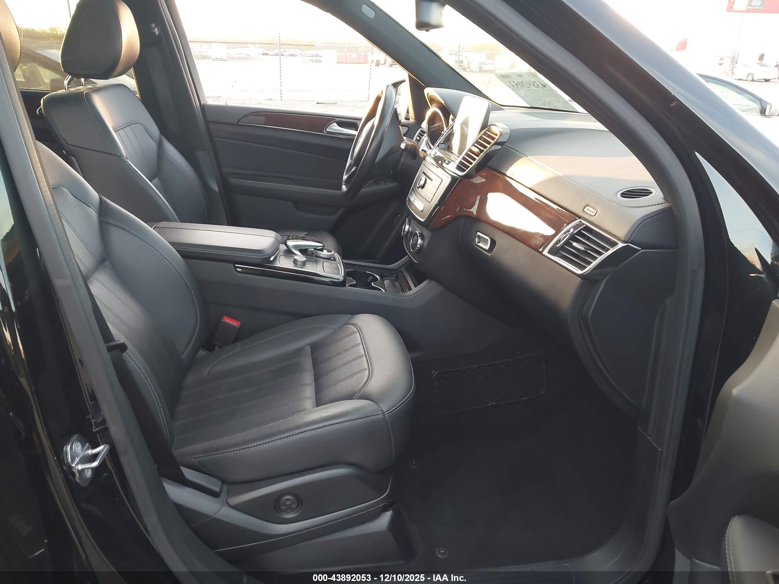MERCEDES-BENZ GLS image 5
