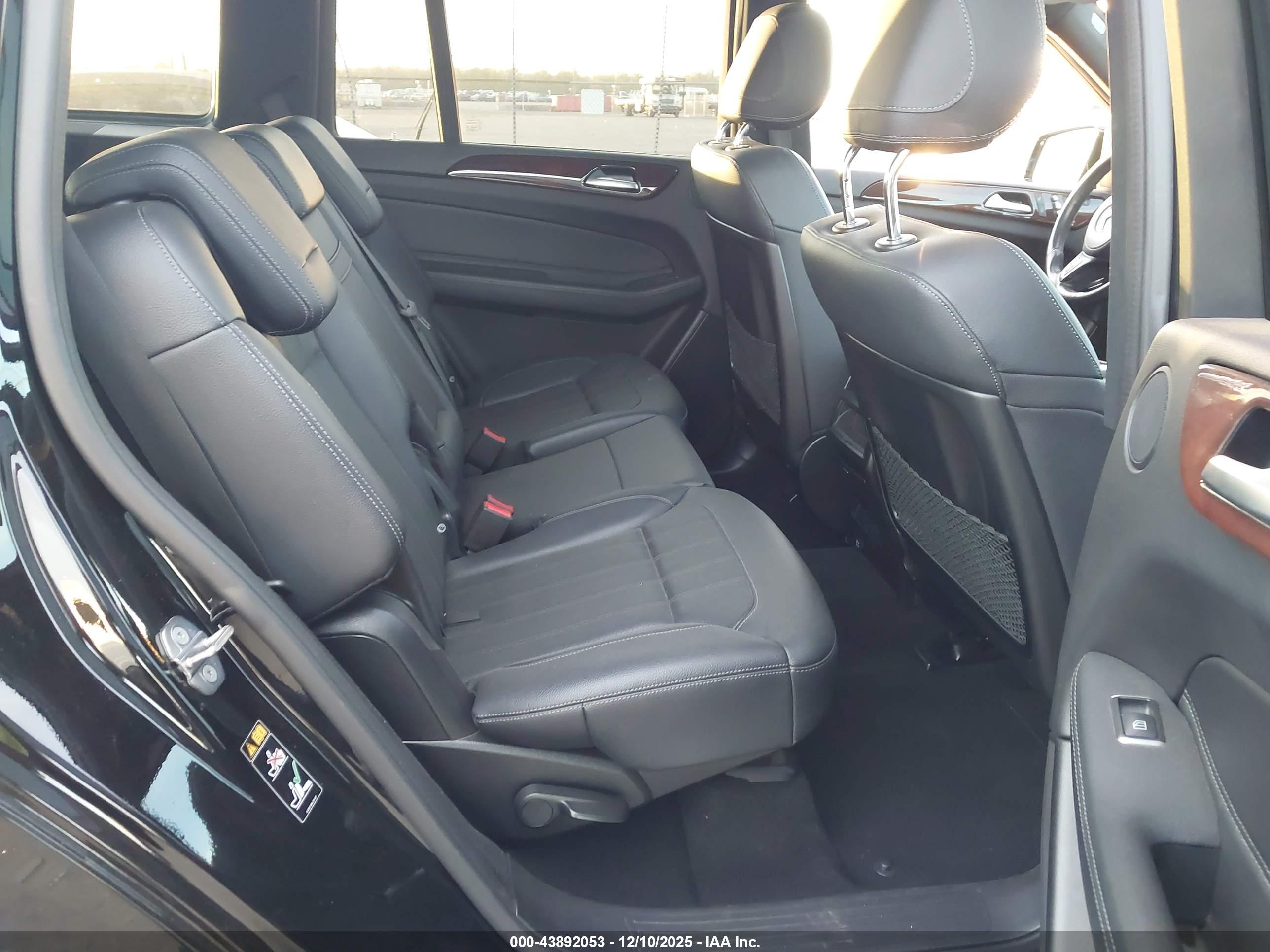 MERCEDES-BENZ GLS image 8