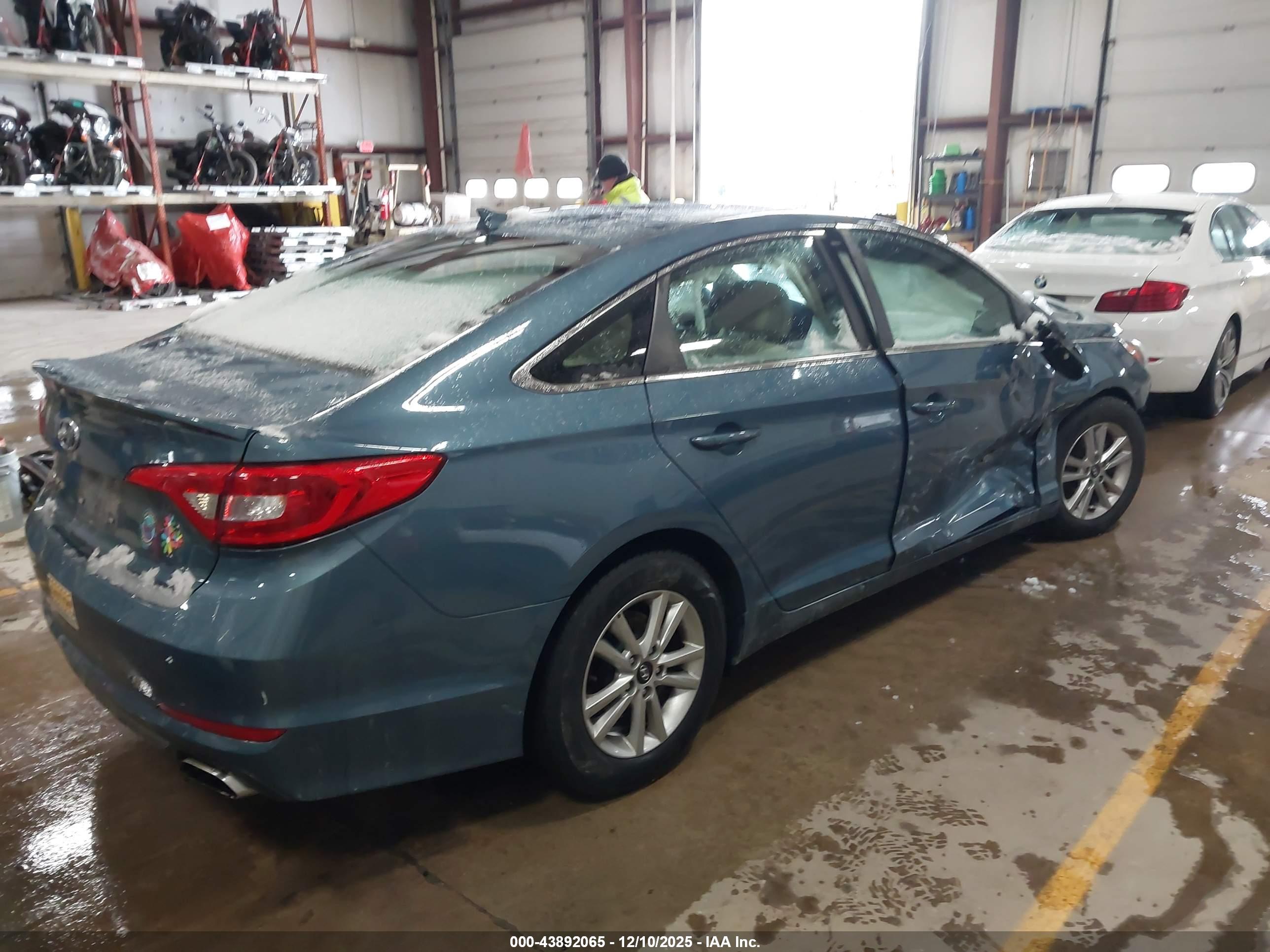 HYUNDAI SONATA image 4